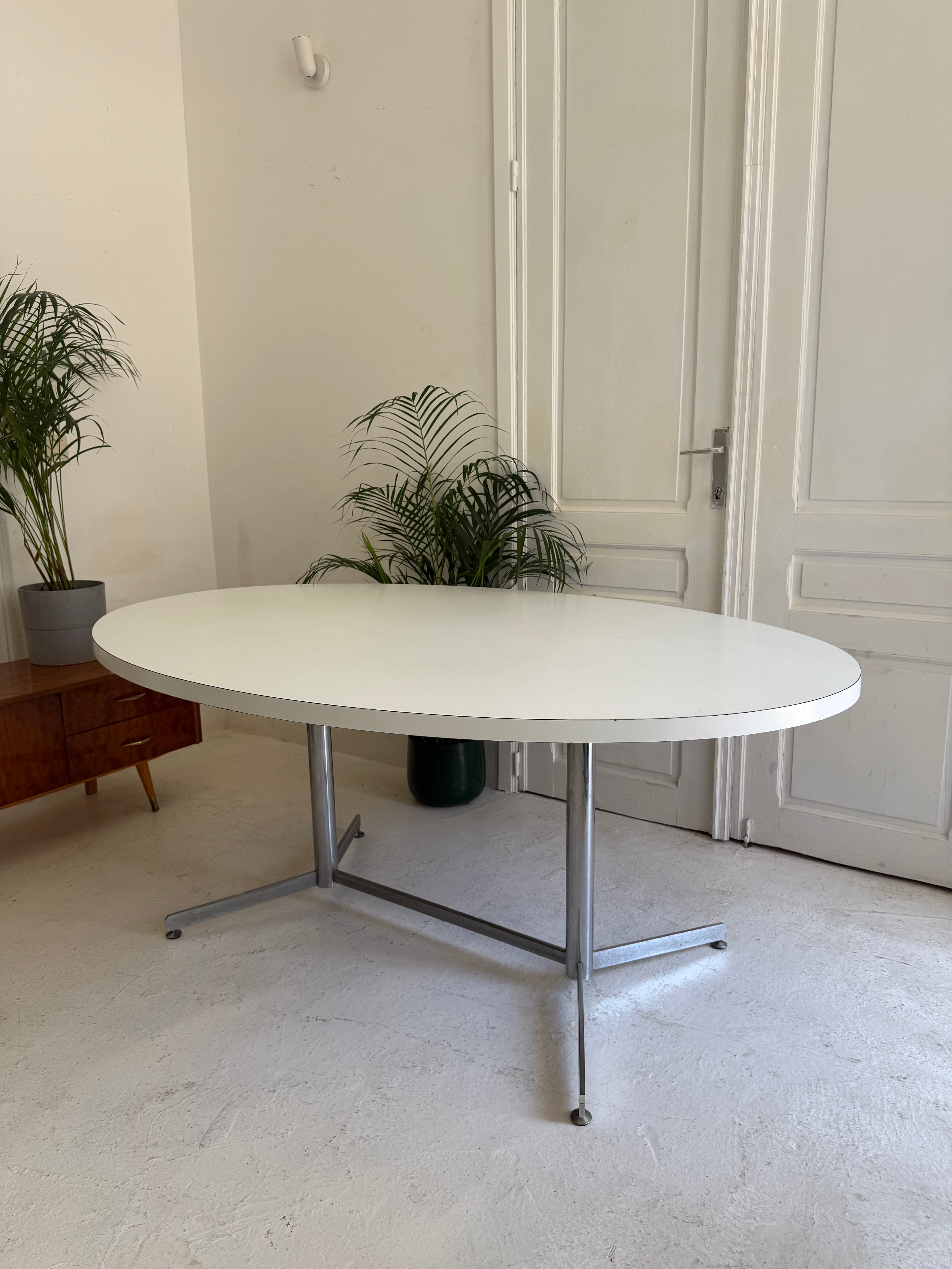 Table ovale design 1970