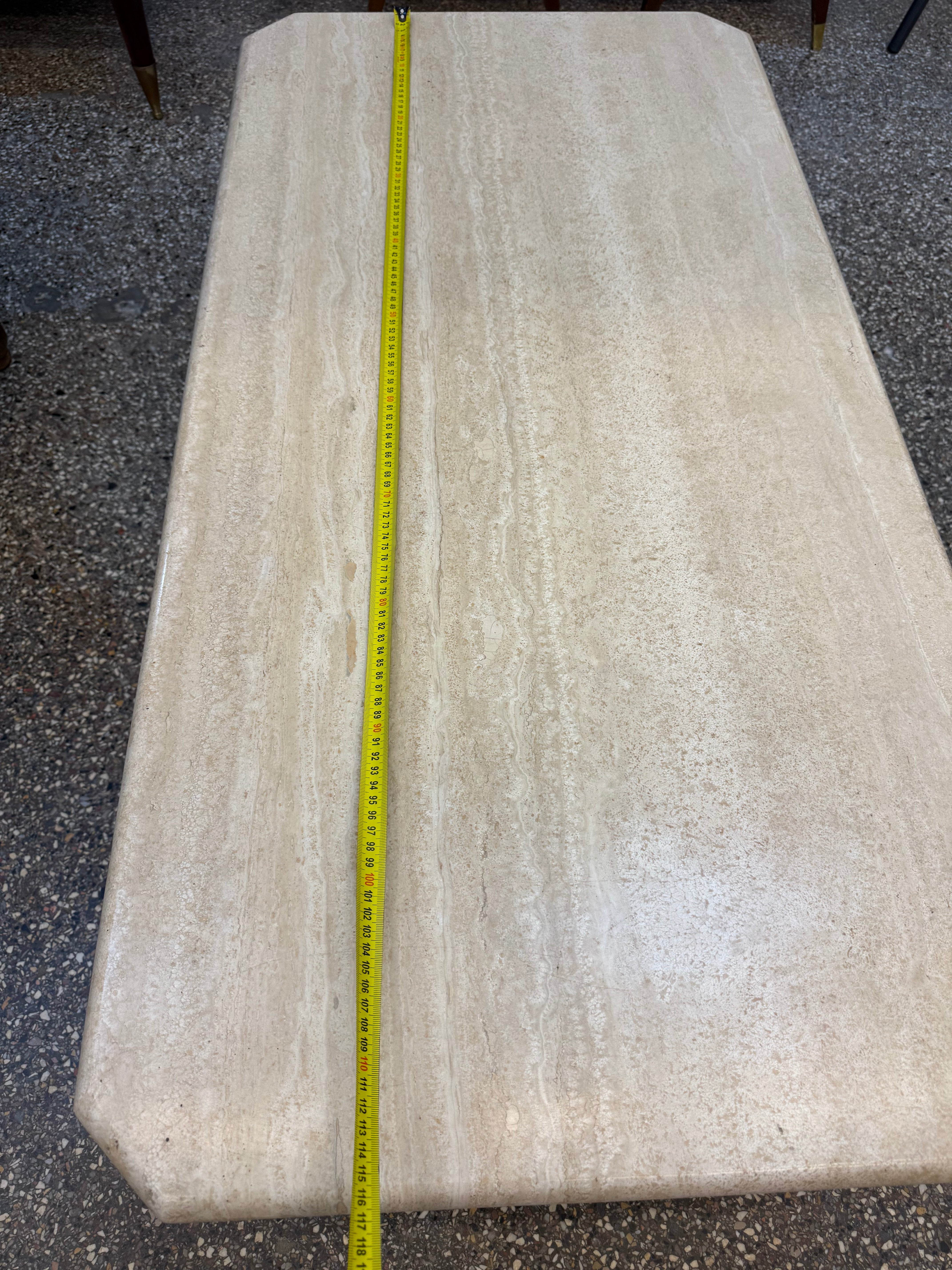 Table basse en travertin