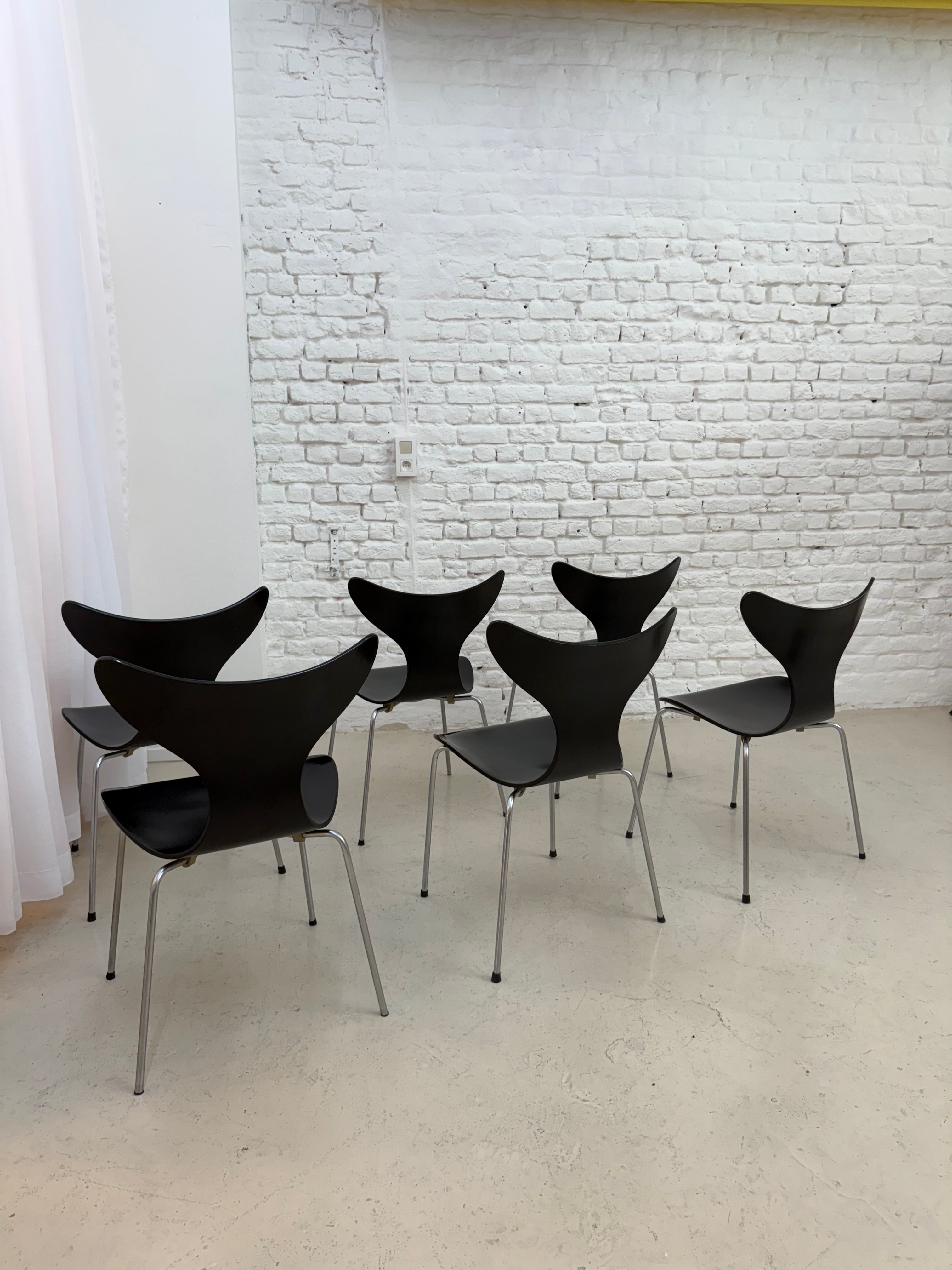 6 chaises Lily de Arne Jacobsen