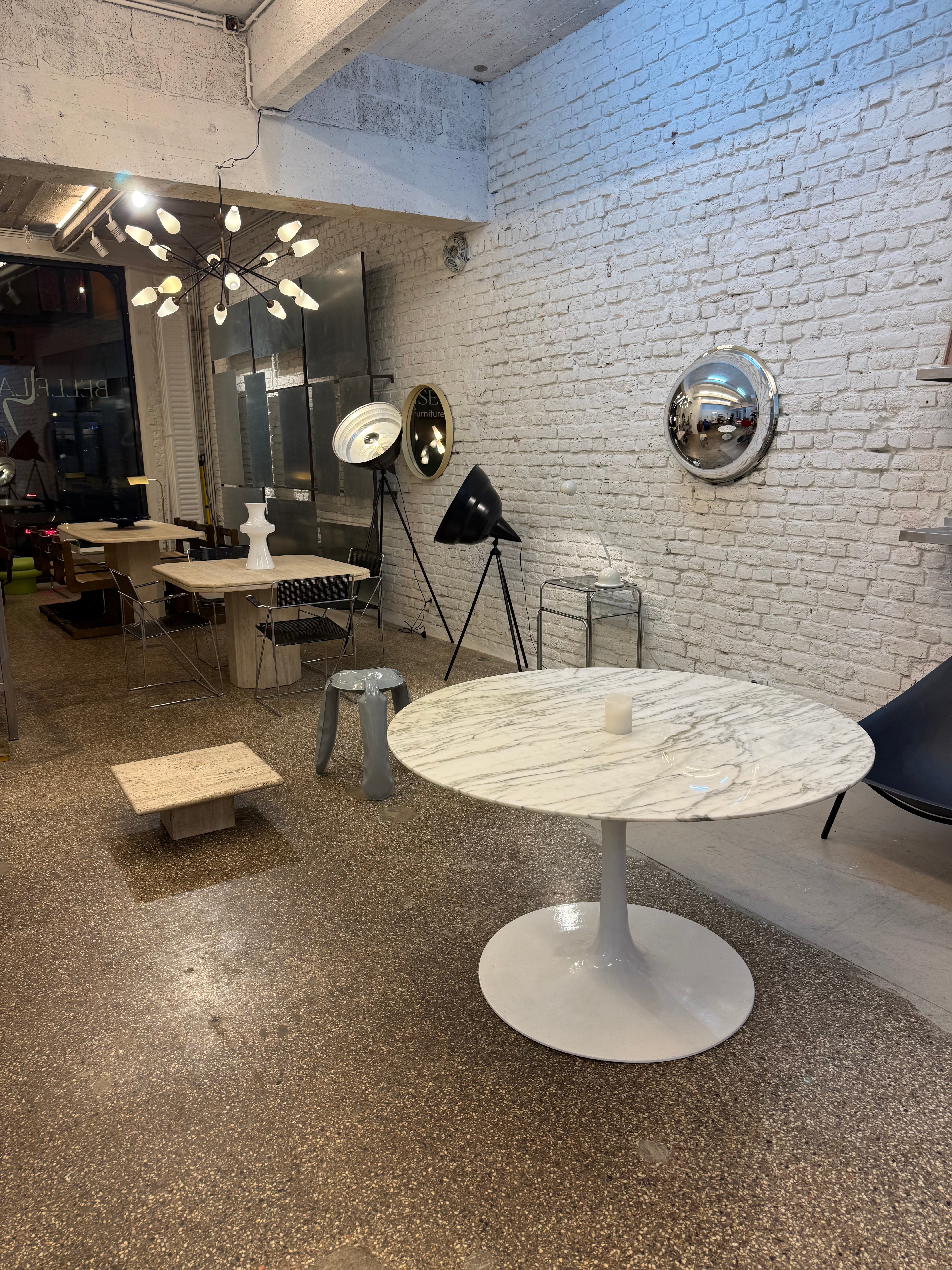 Table en marbre signée ARKANA de 1970