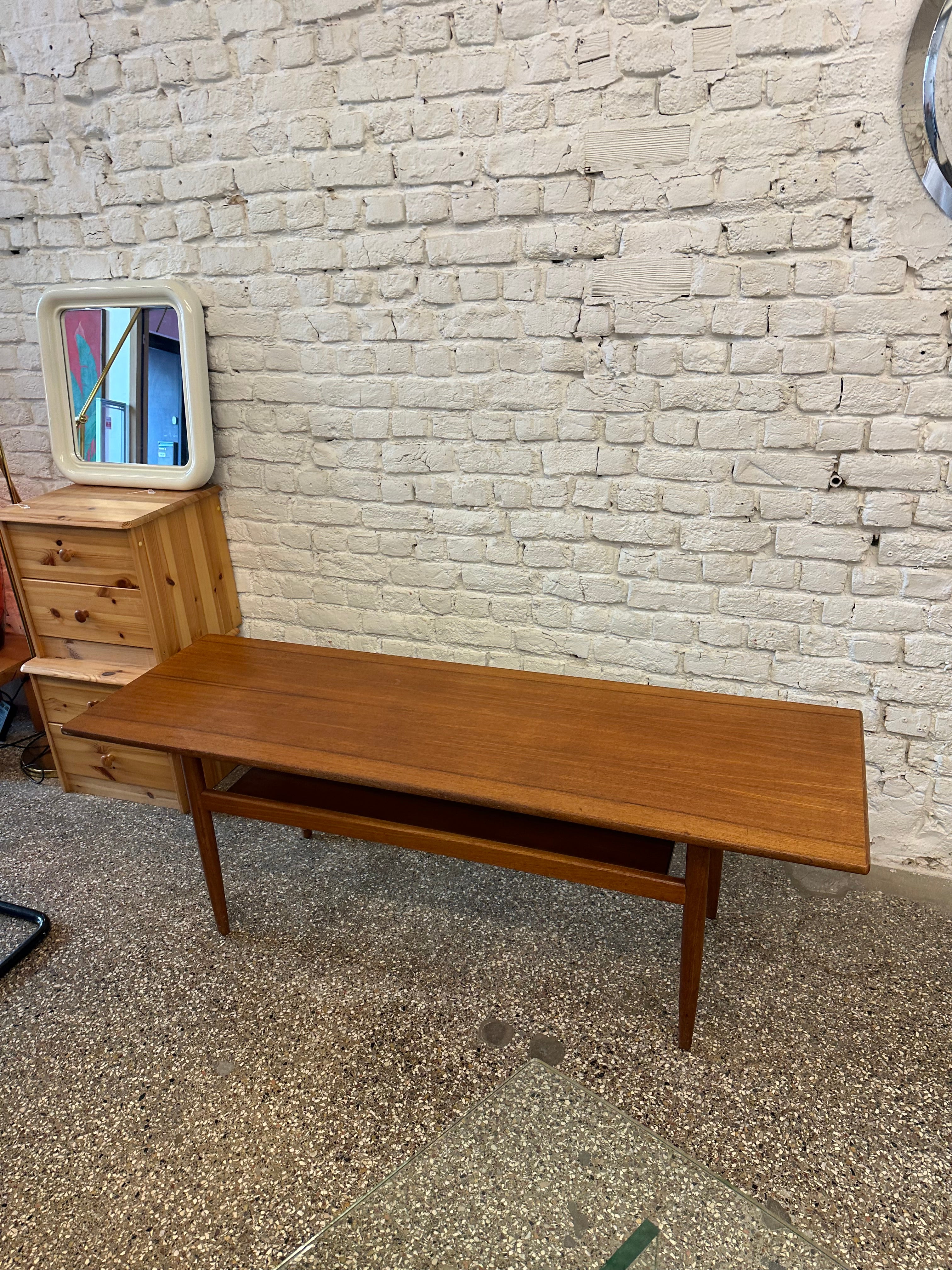 Table de salon en teck 120cm