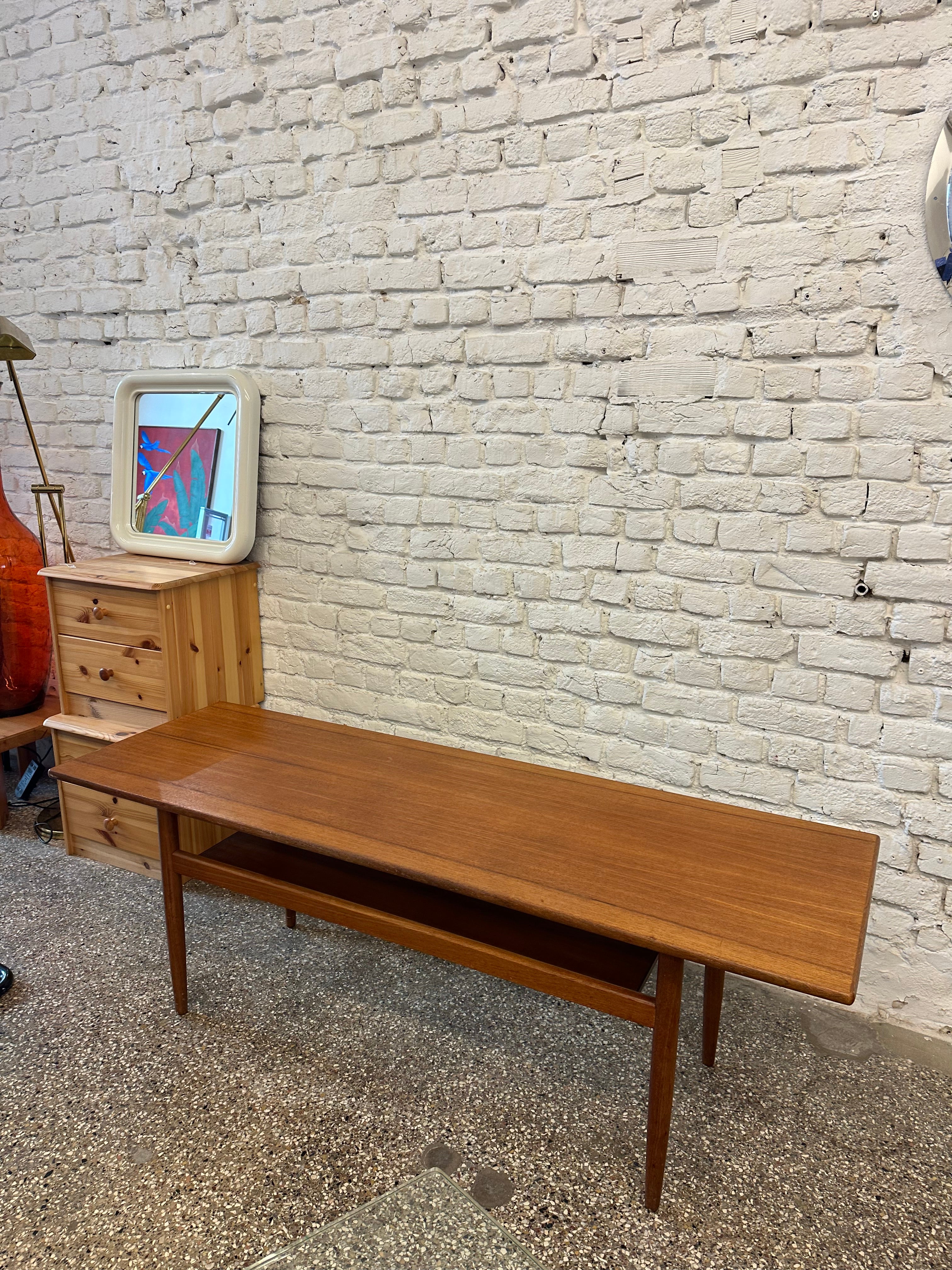 Table de salon en teck 120cm