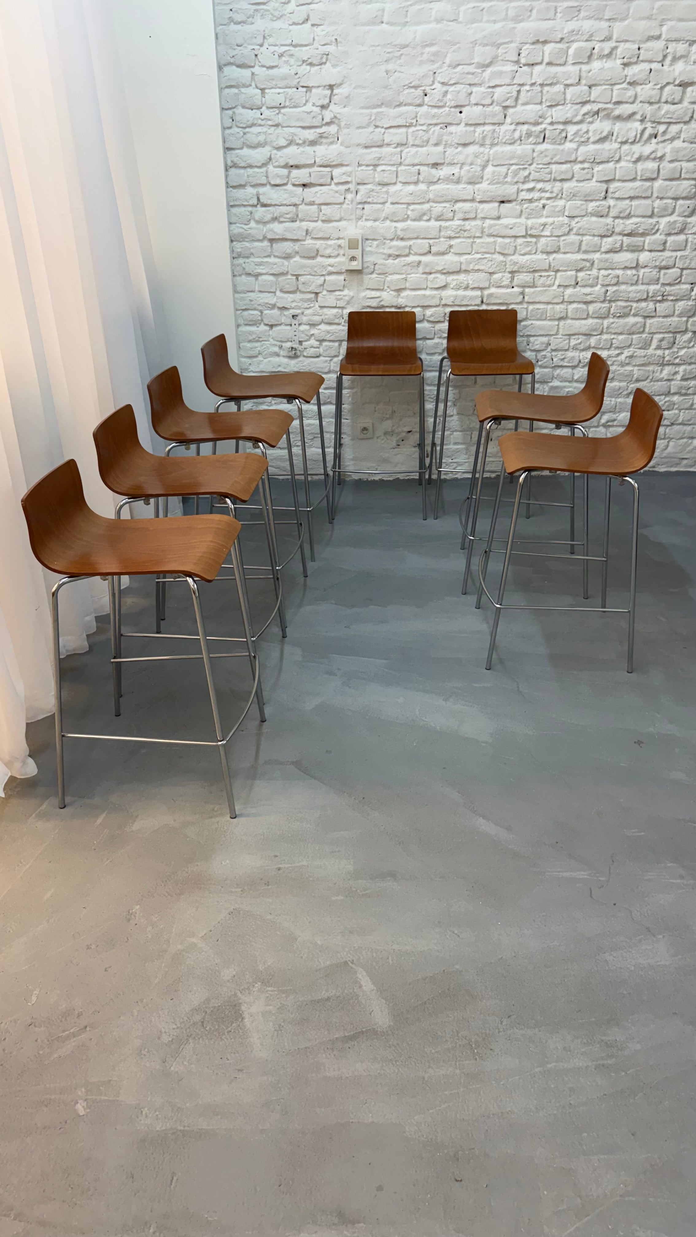 8 tabourets en bois