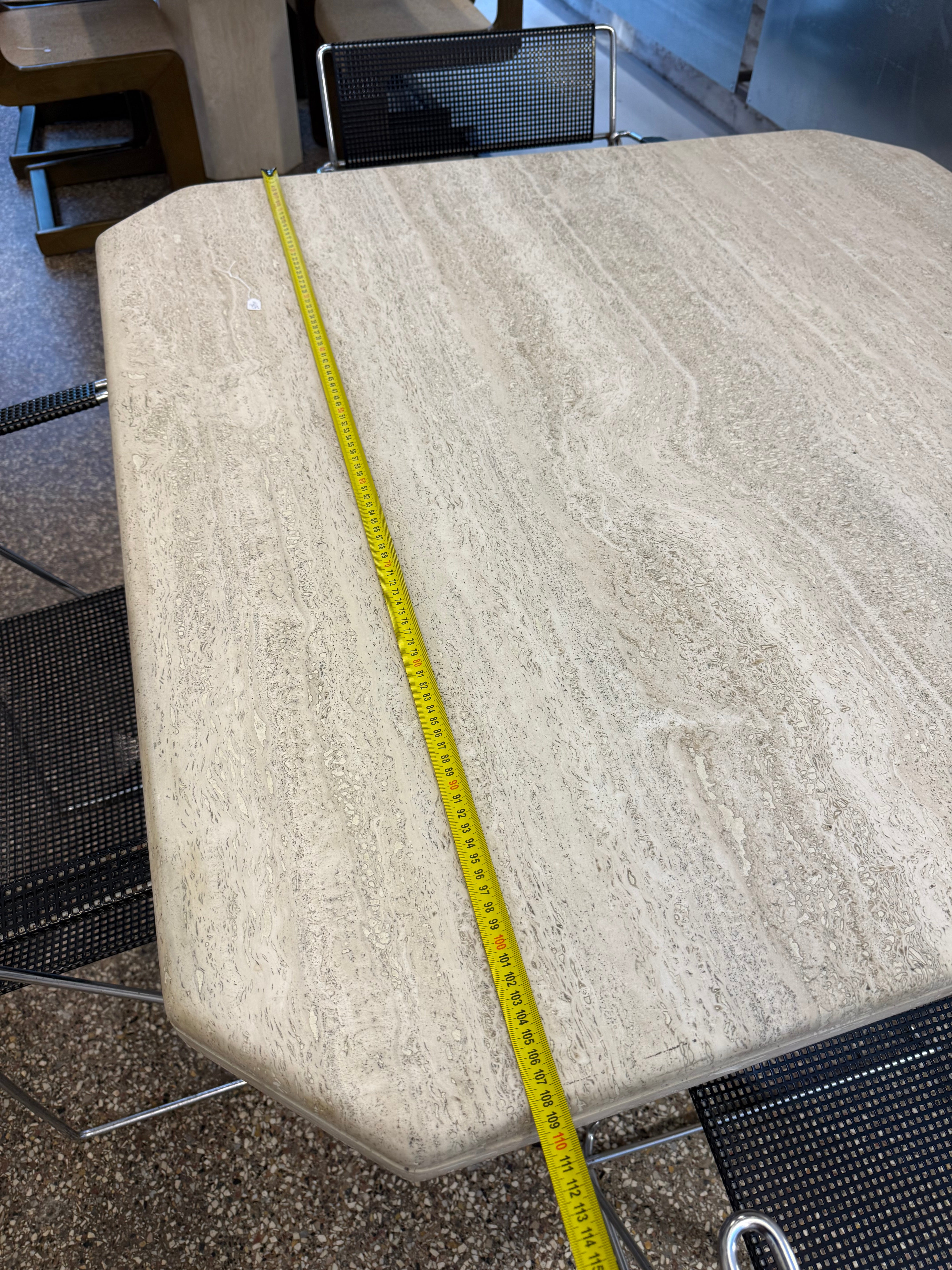 Table carré en travertin vintage