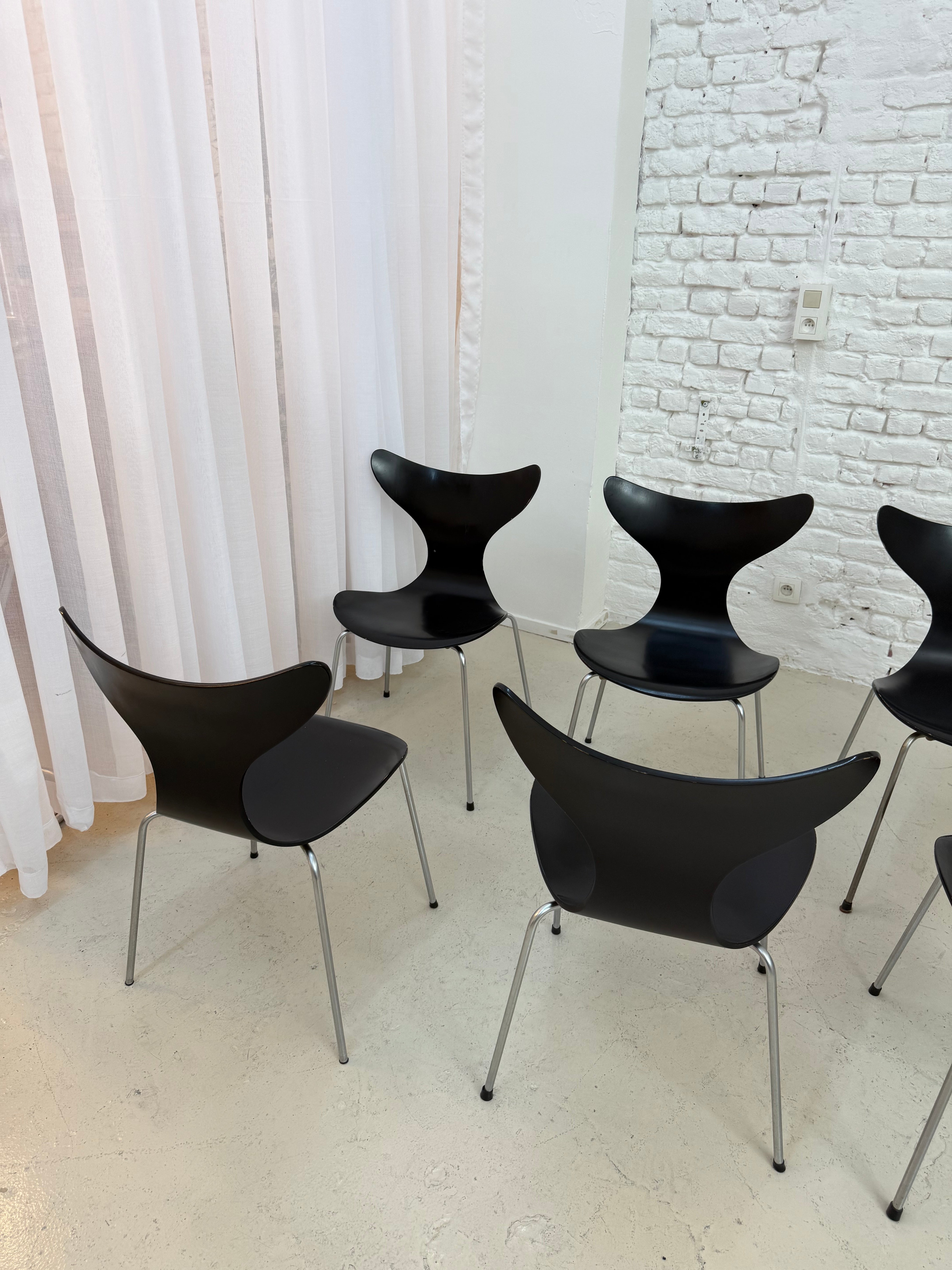 6 chaises Lily de Arne Jacobsen
