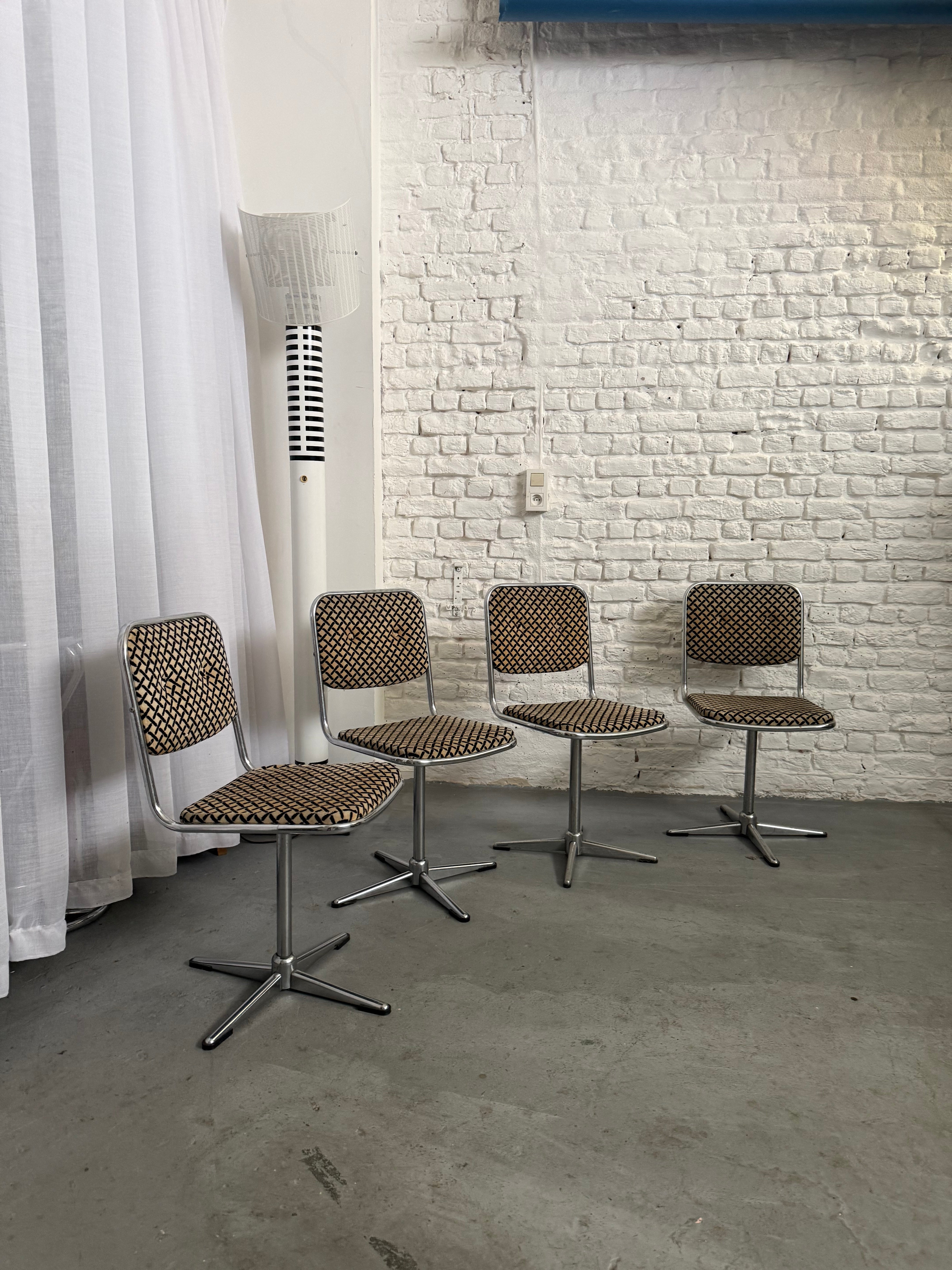 4 chaises 1970