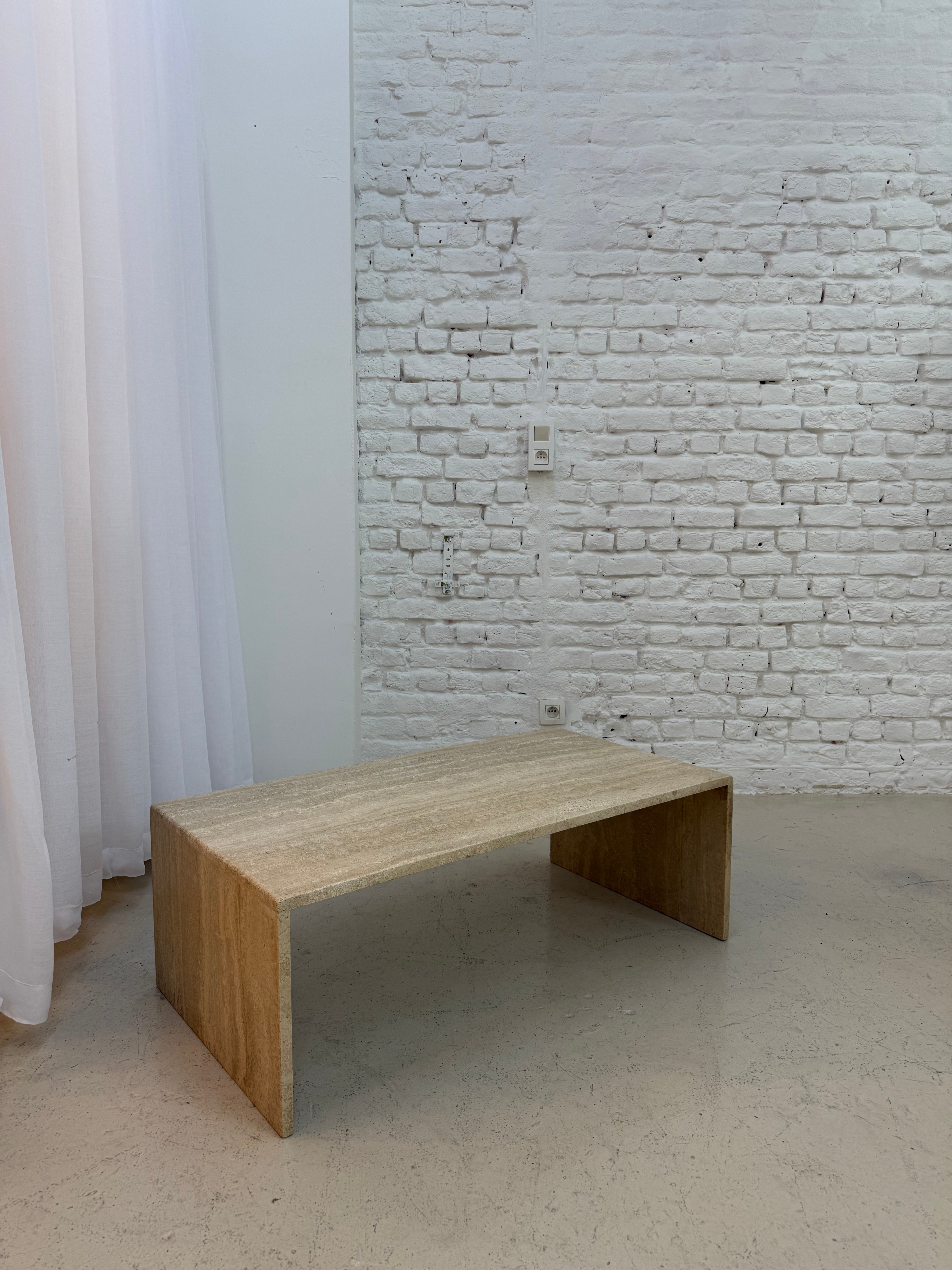Table de salon en travertin