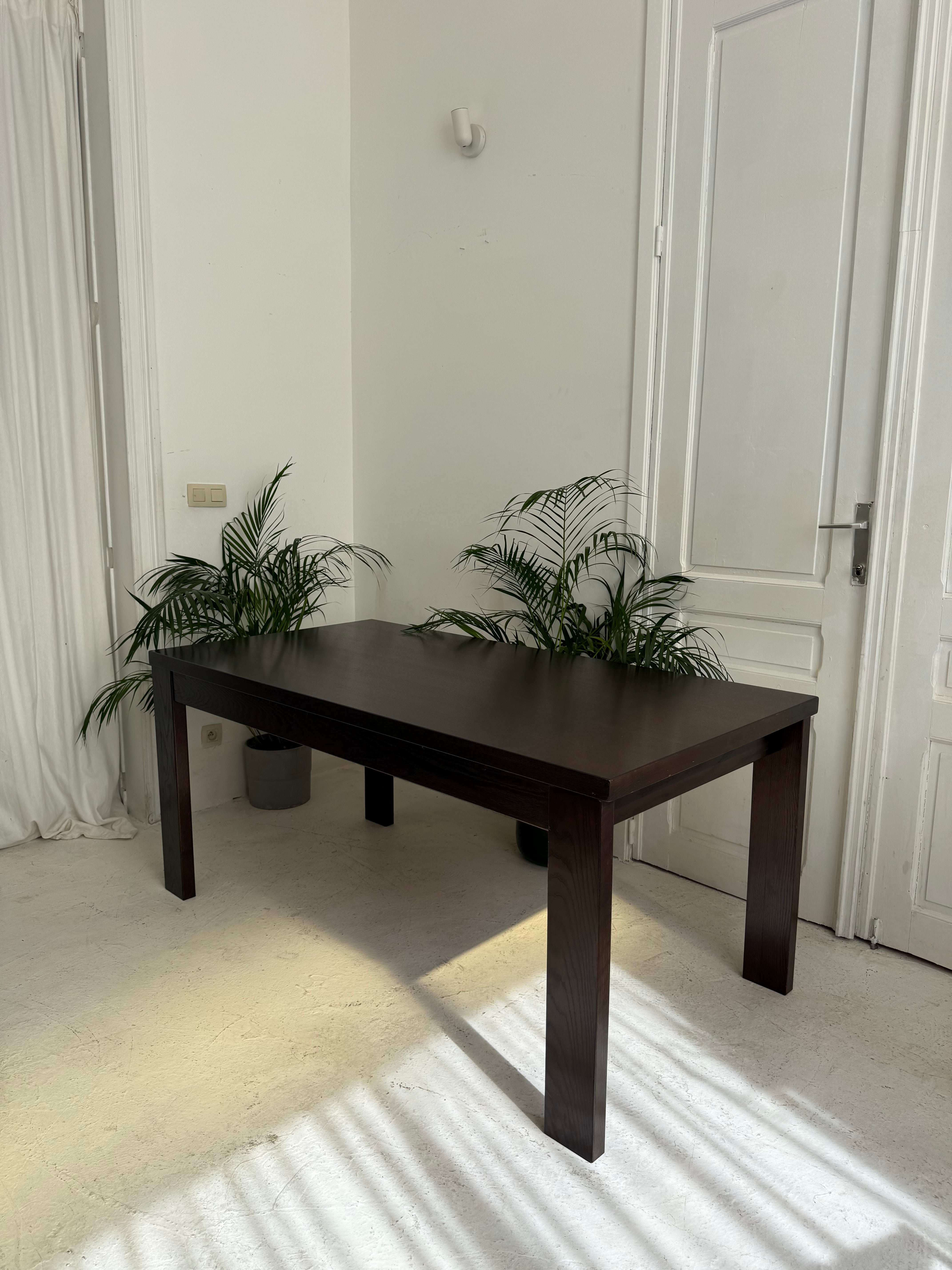 Table vintage en bois marron foncé