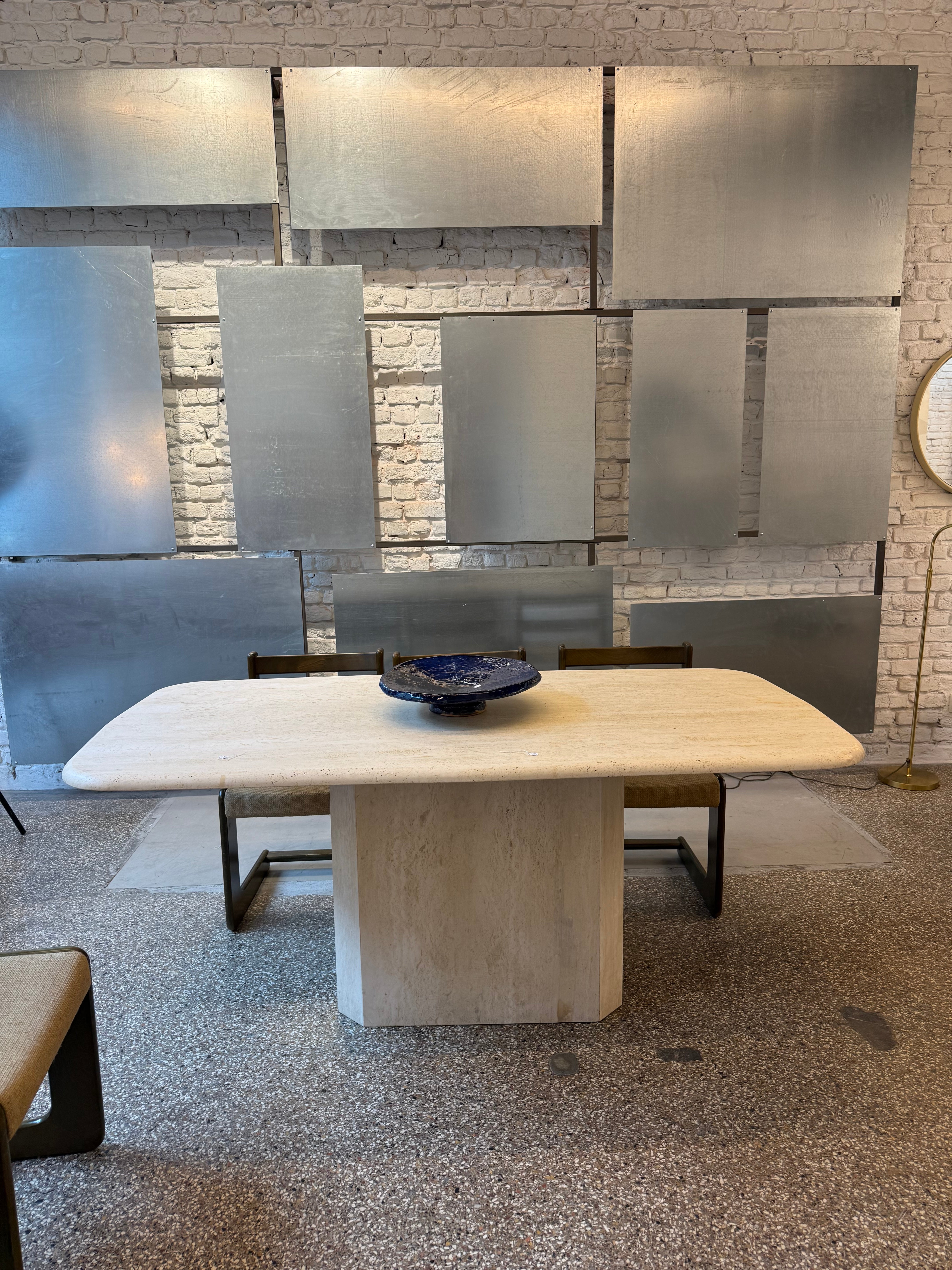 Table rectangulaire en travertin