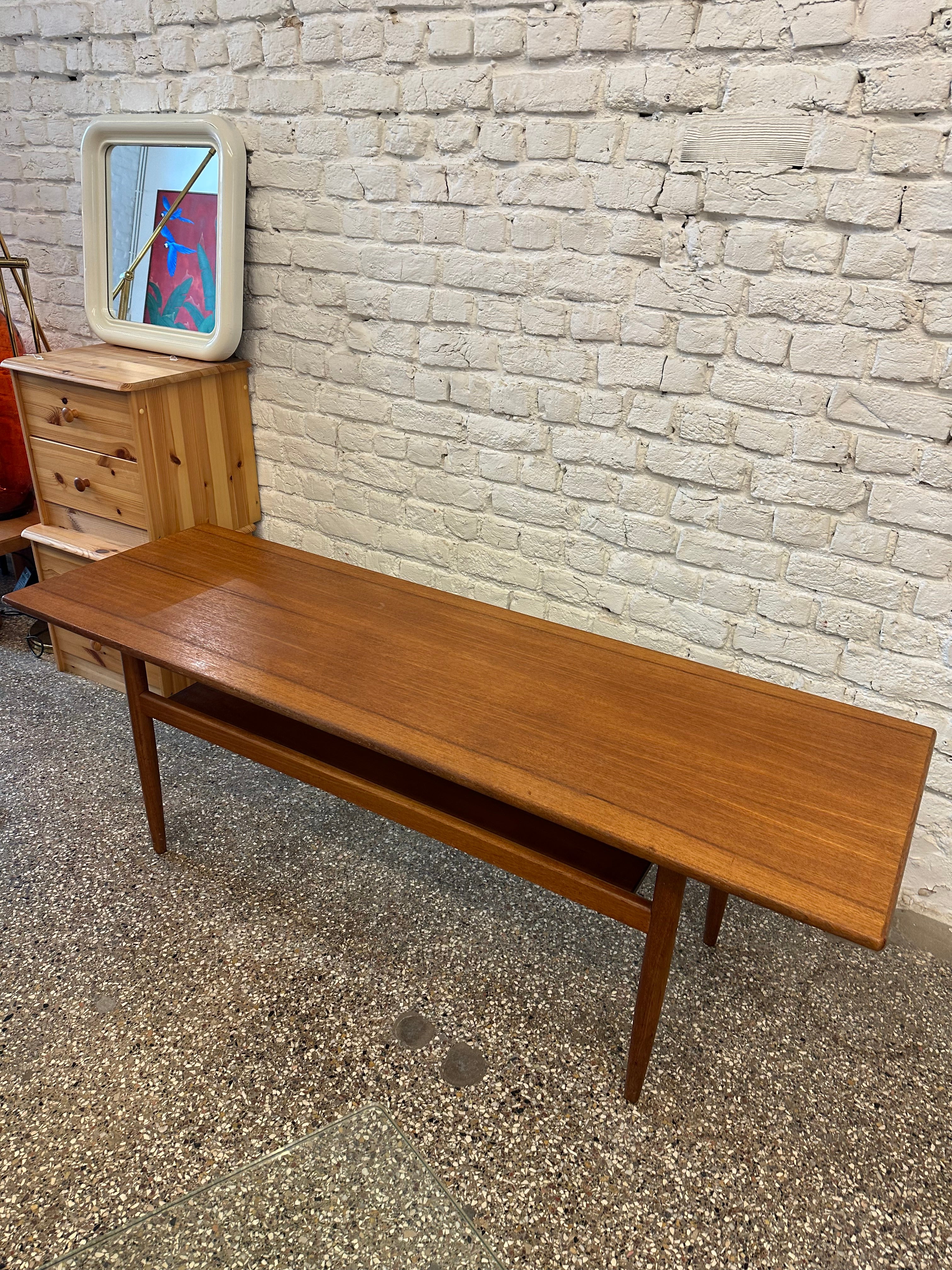 Table de salon en teck 120cm