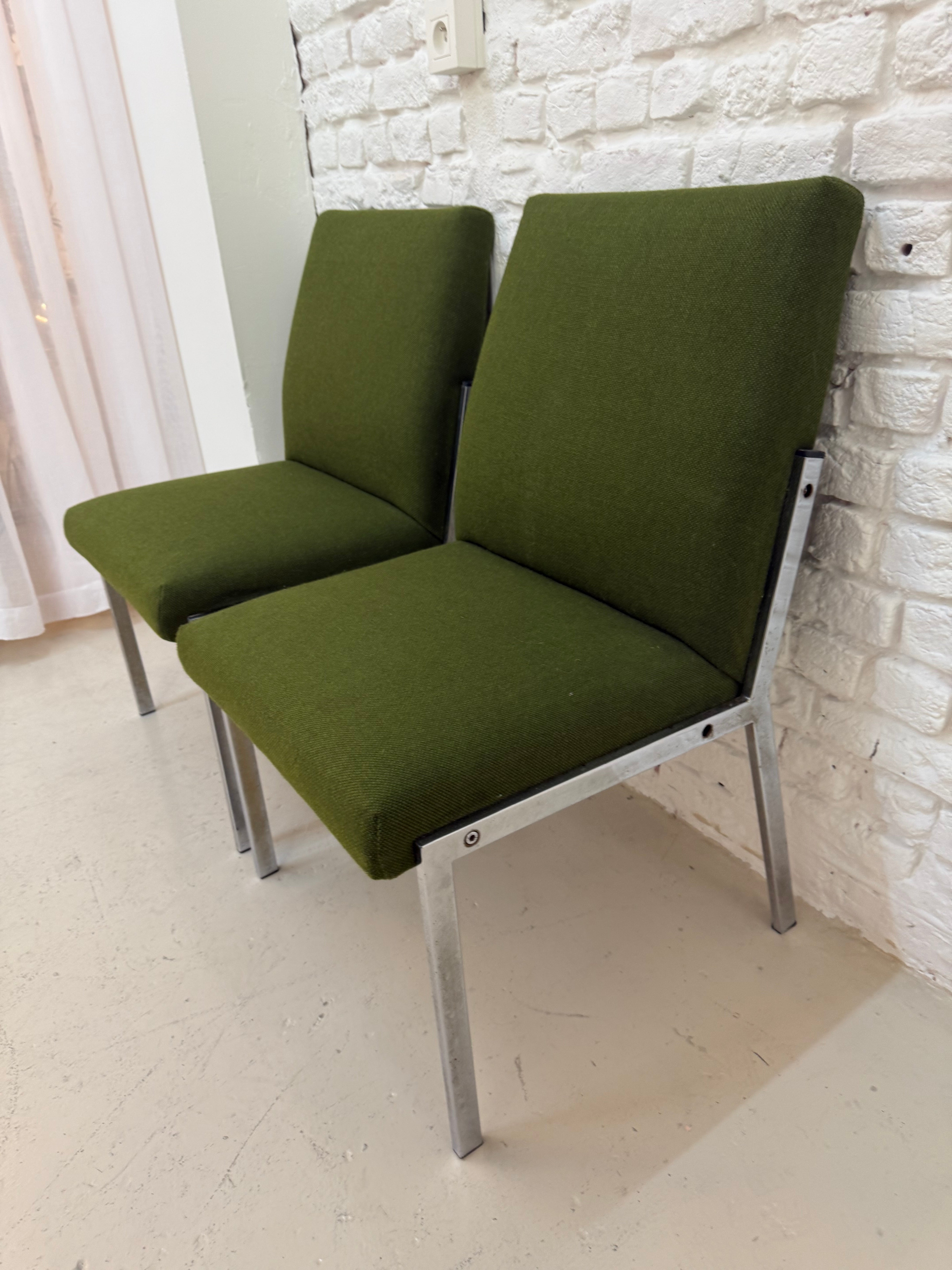 2 fauteuils vintage en tissu et chrome 1970
