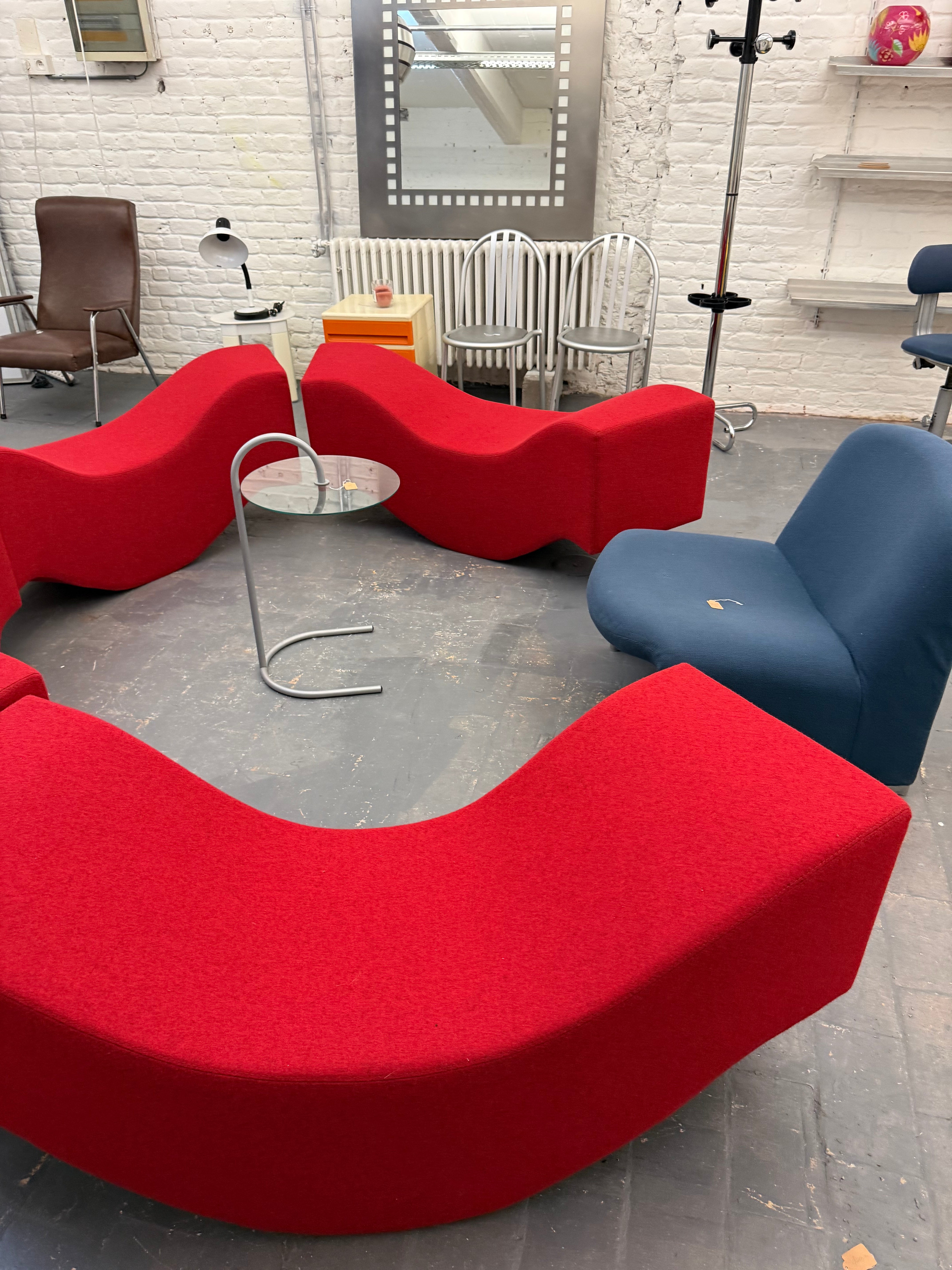 Fauteuil en vague design rouge et tissu