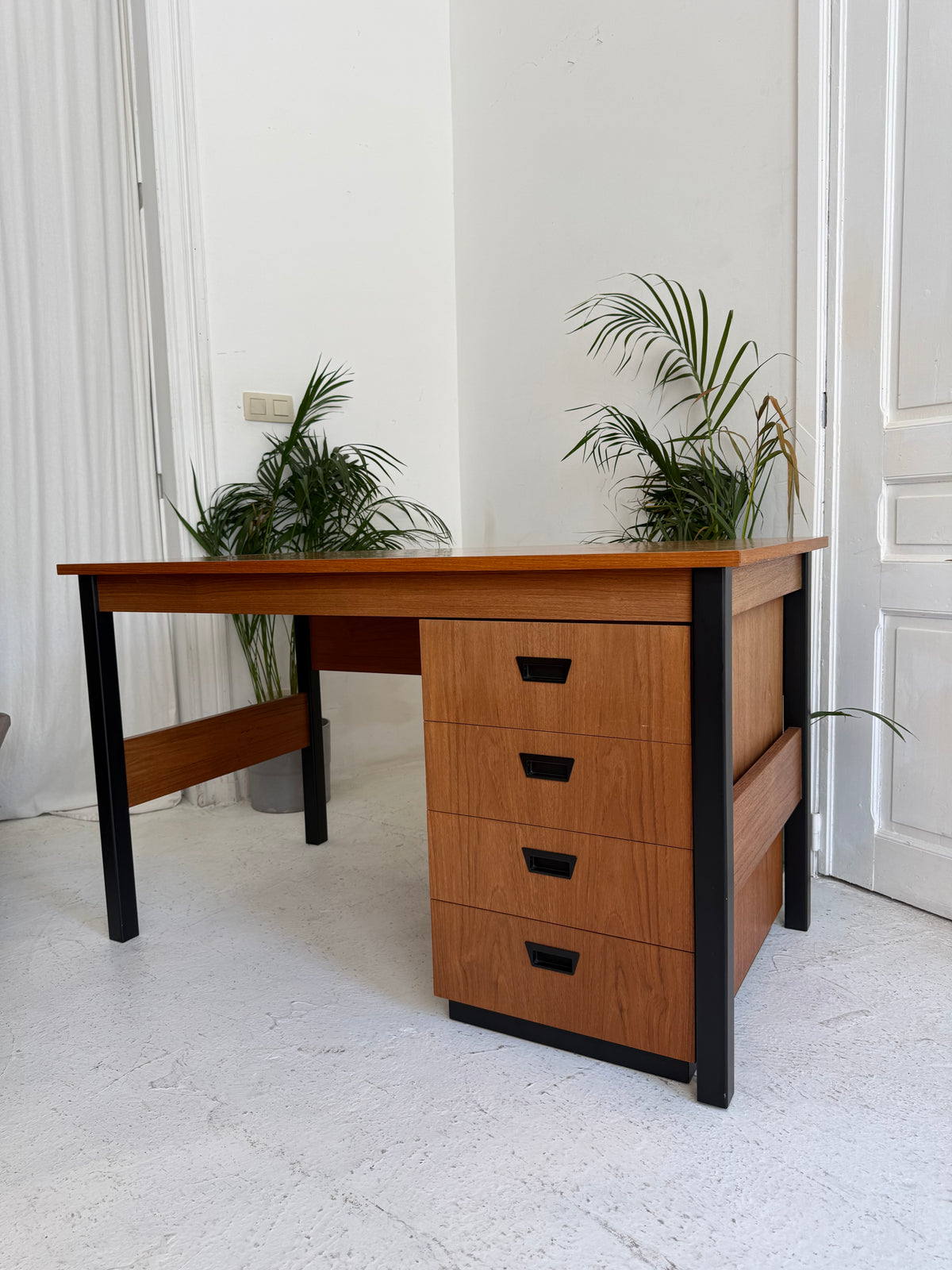 Bureau vintage en teck de 1970