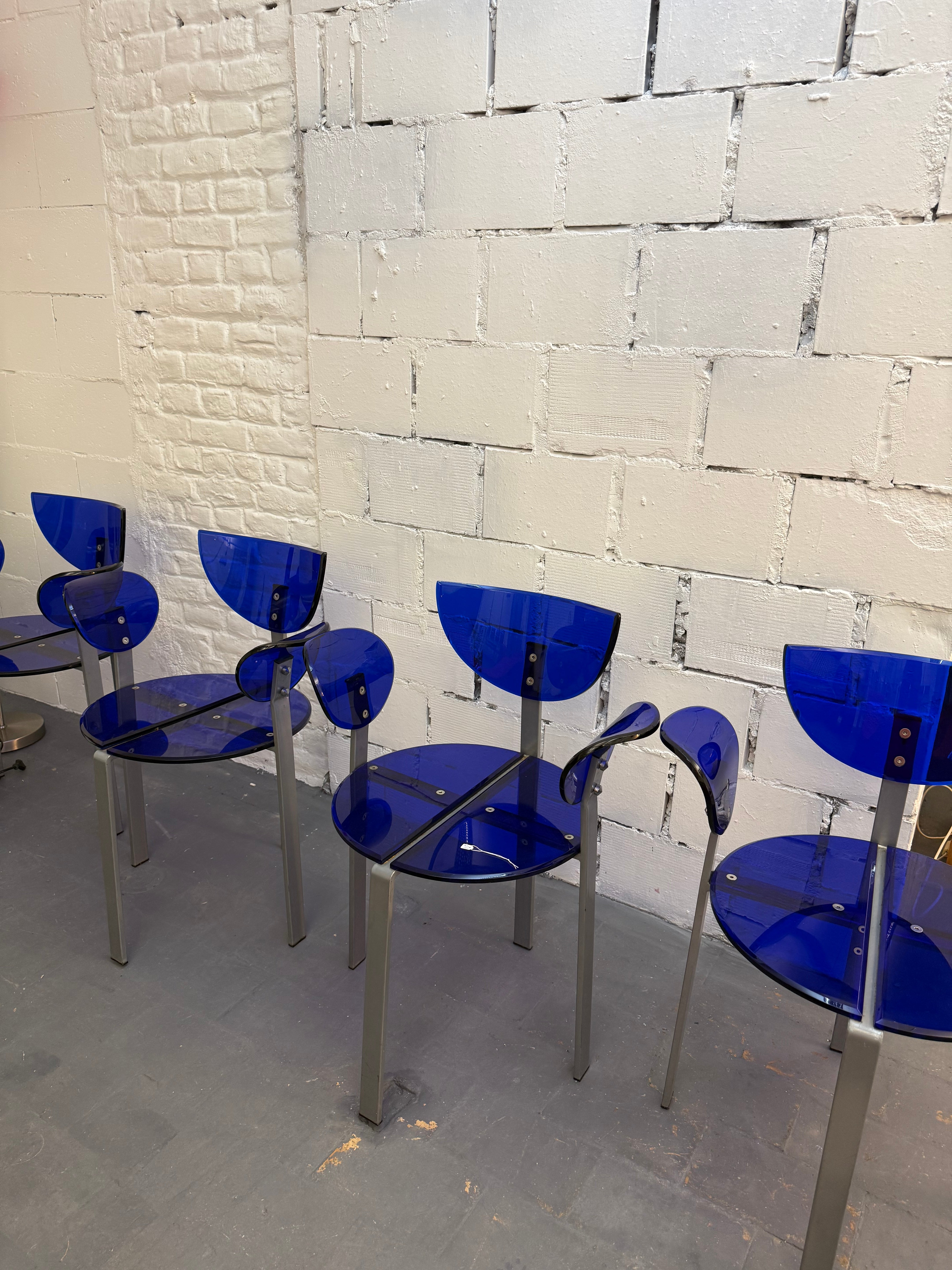 4 chaises design Plexi bleu