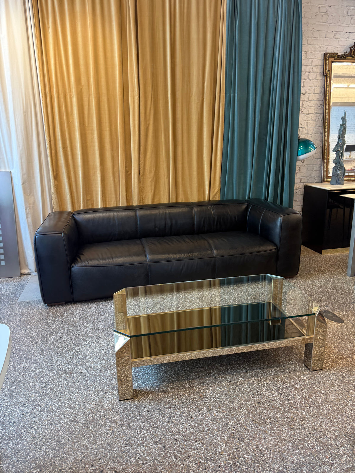Fauteuil en cuir de la marque FLAMANT