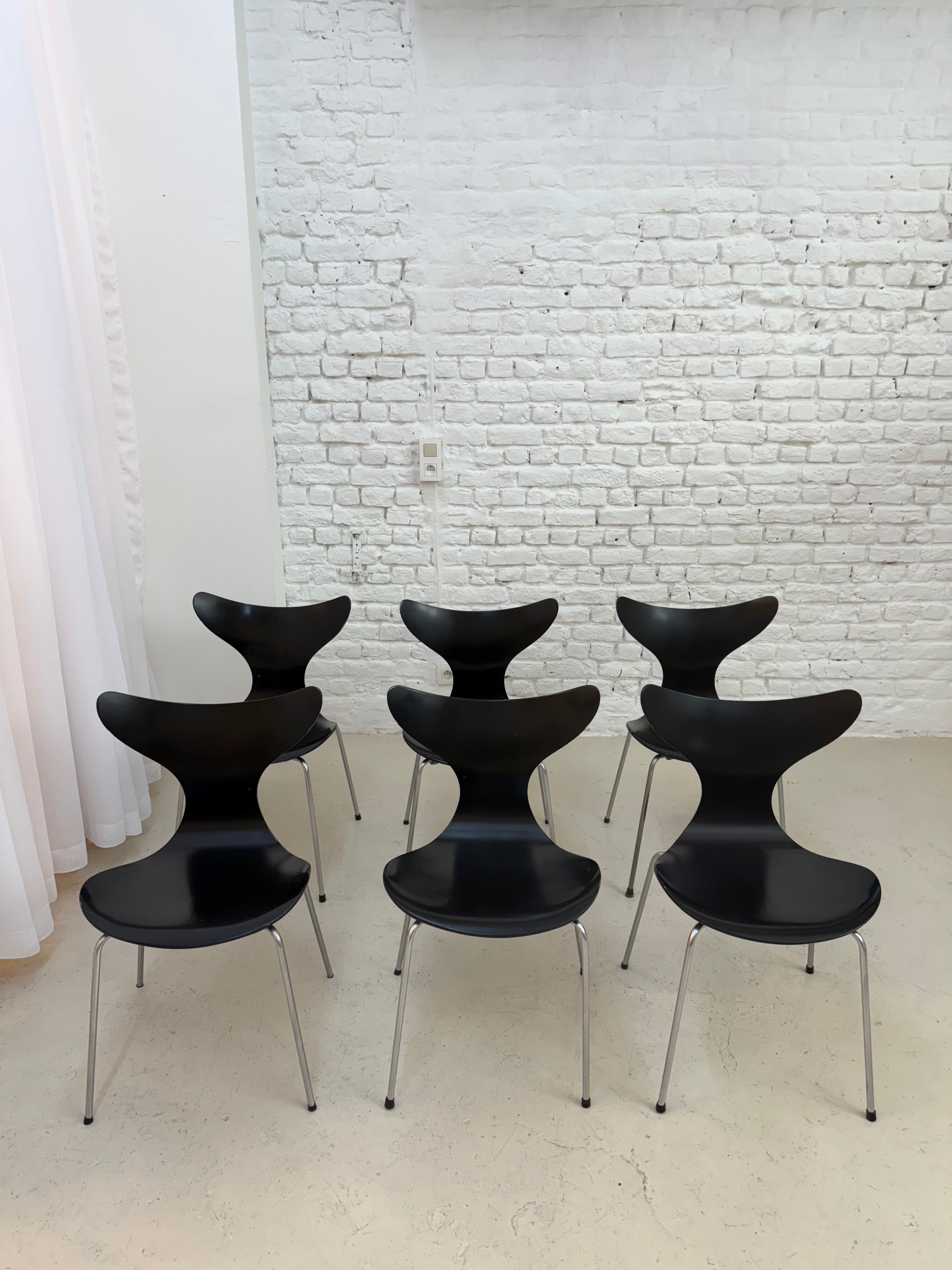6 chaises Lily de Arne Jacobsen