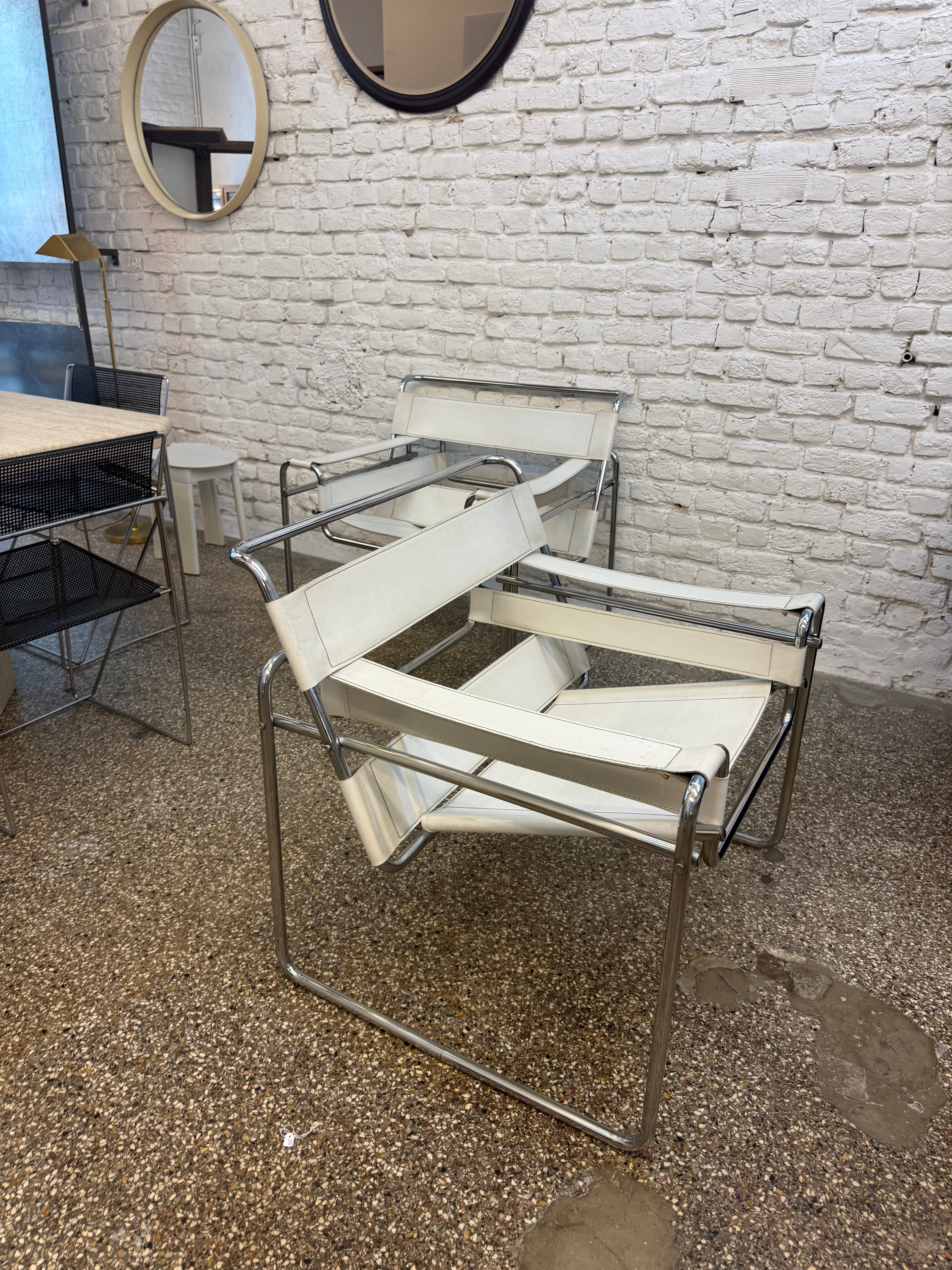 Chaise Wassily vintage blanche