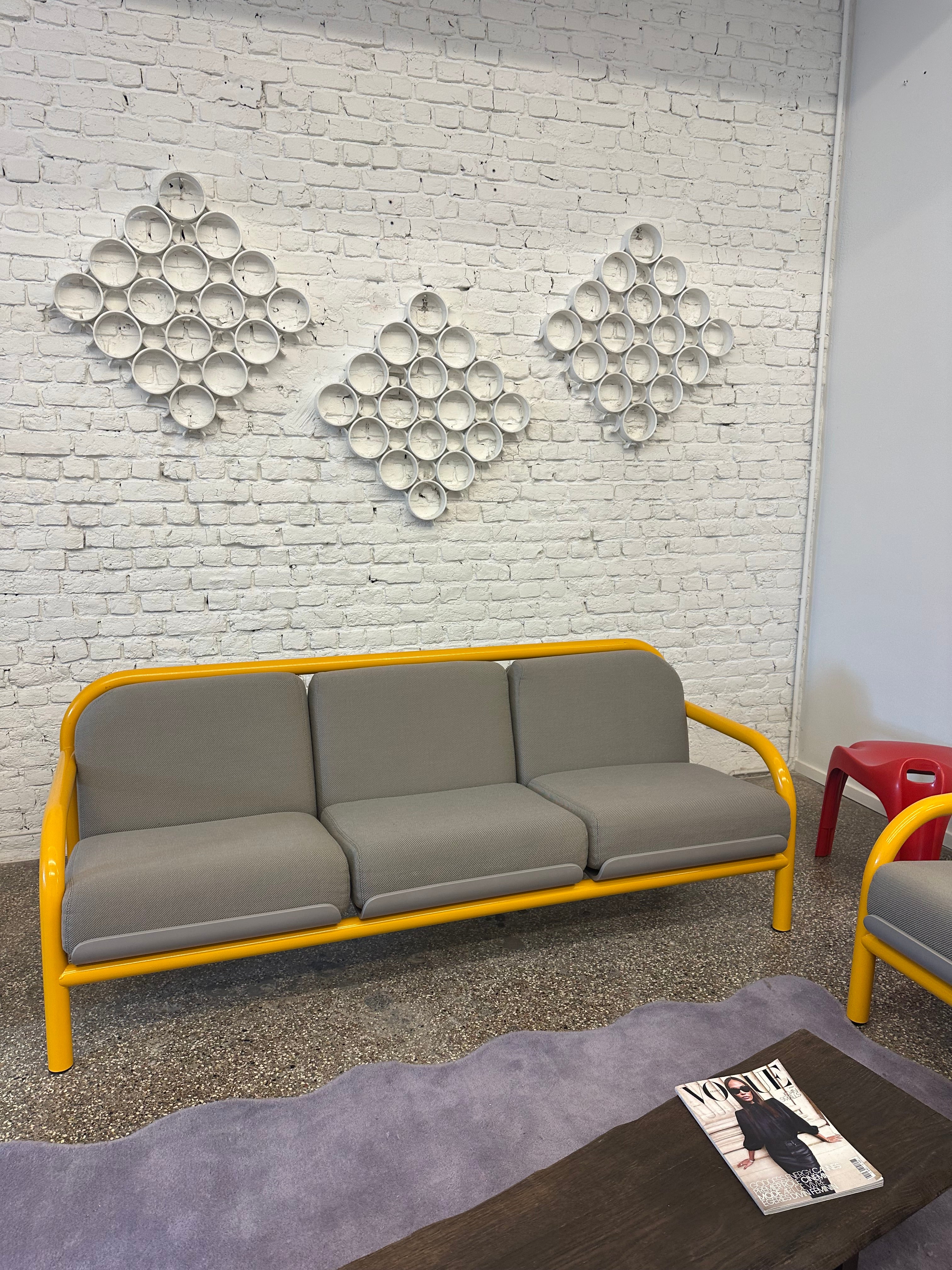 Fauteuil 3 places tubulaire jaune et gris