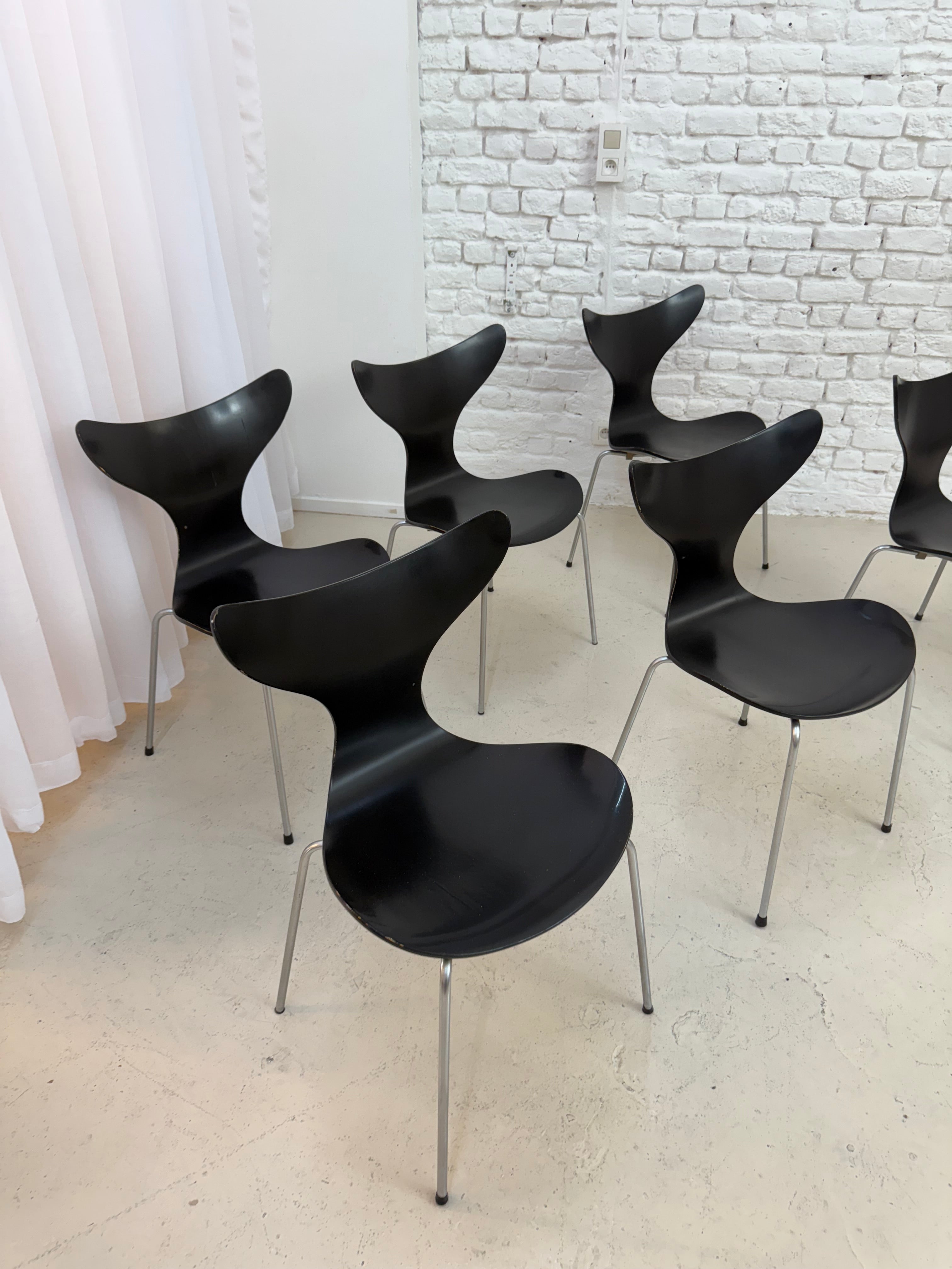 6 chaises Lily de Arne Jacobsen