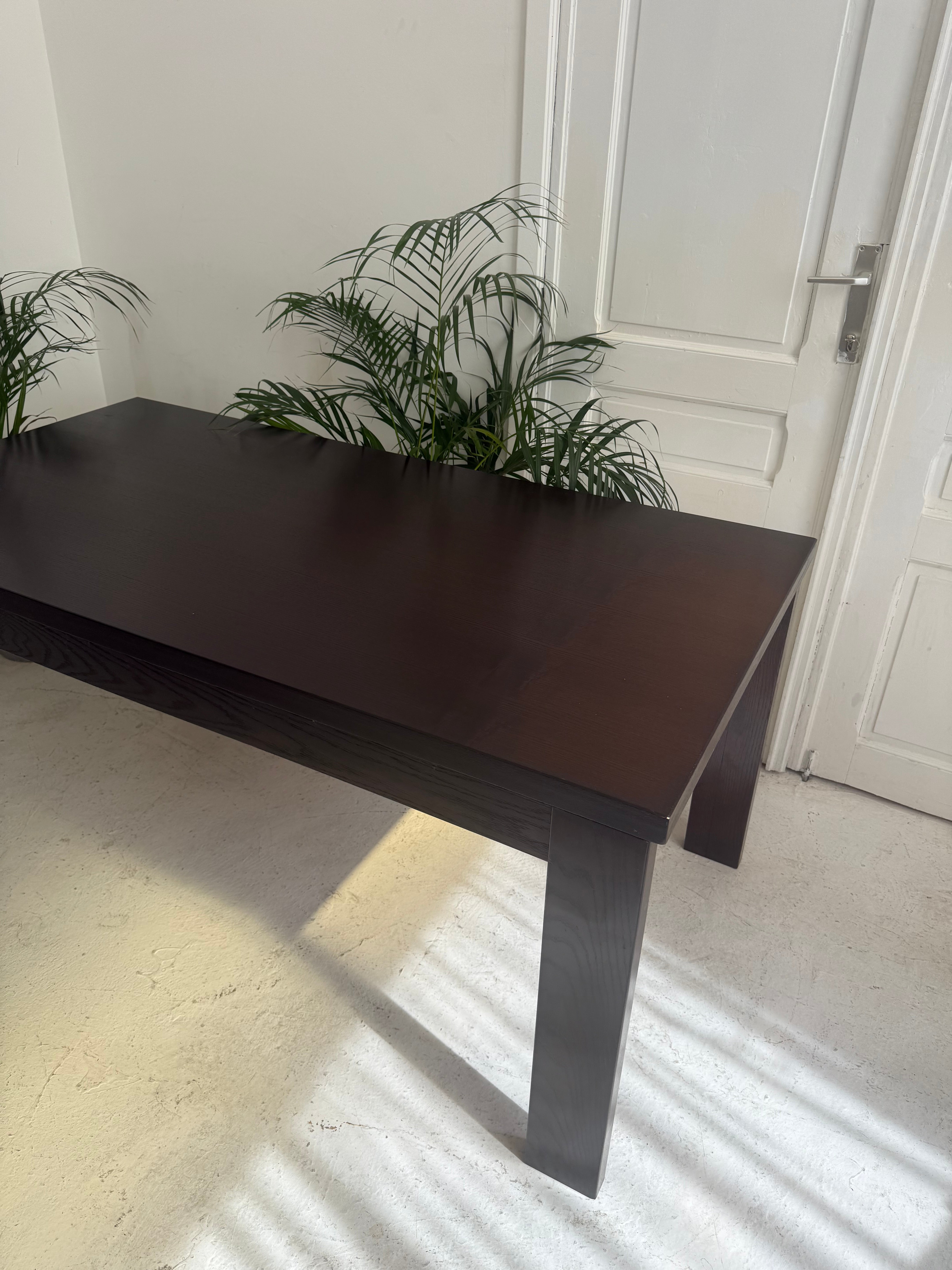 Table vintage en bois marron foncé