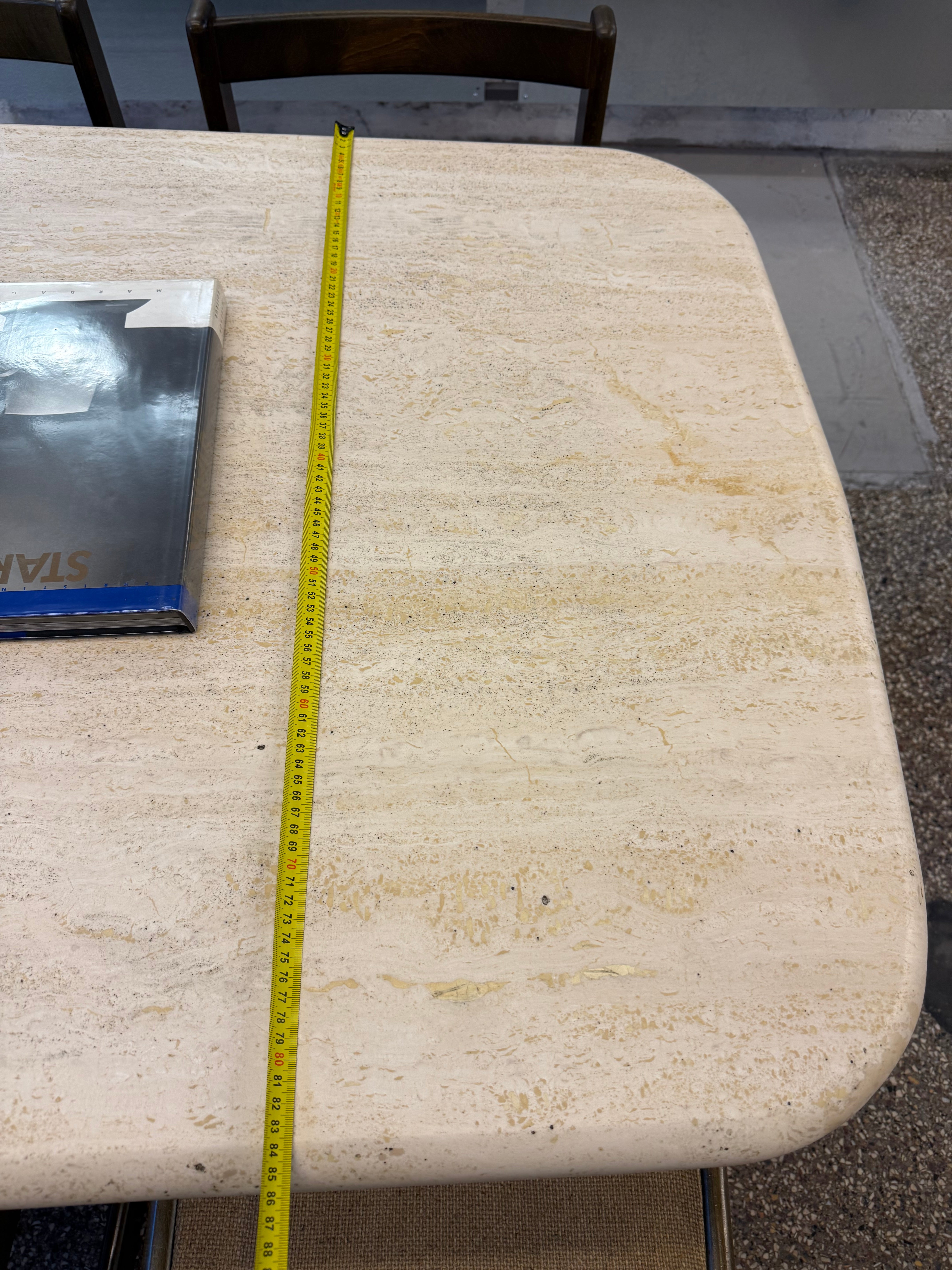 Table rectangulaire en travertin