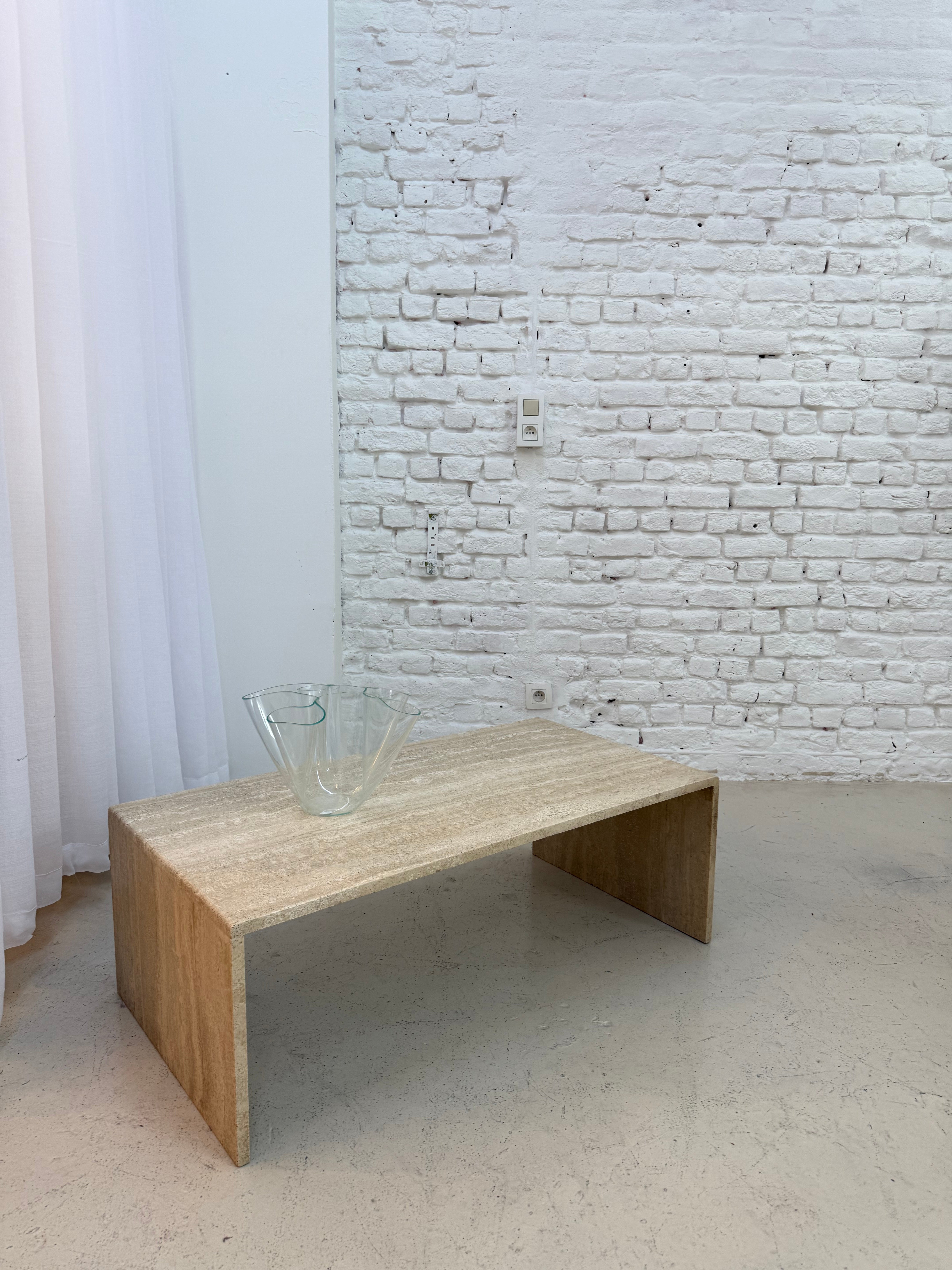 Table de salon en travertin