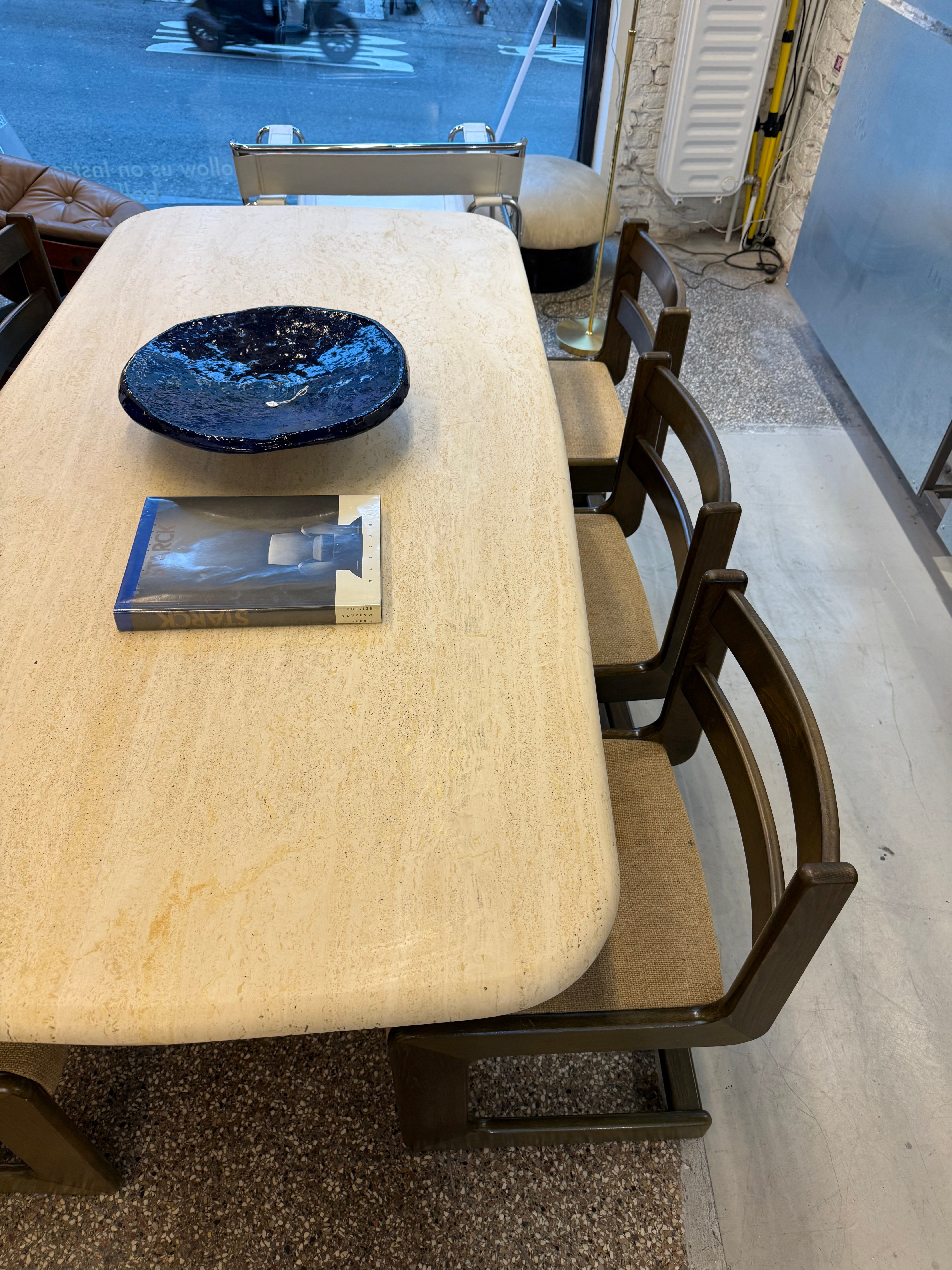 Table rectangulaire en travertin