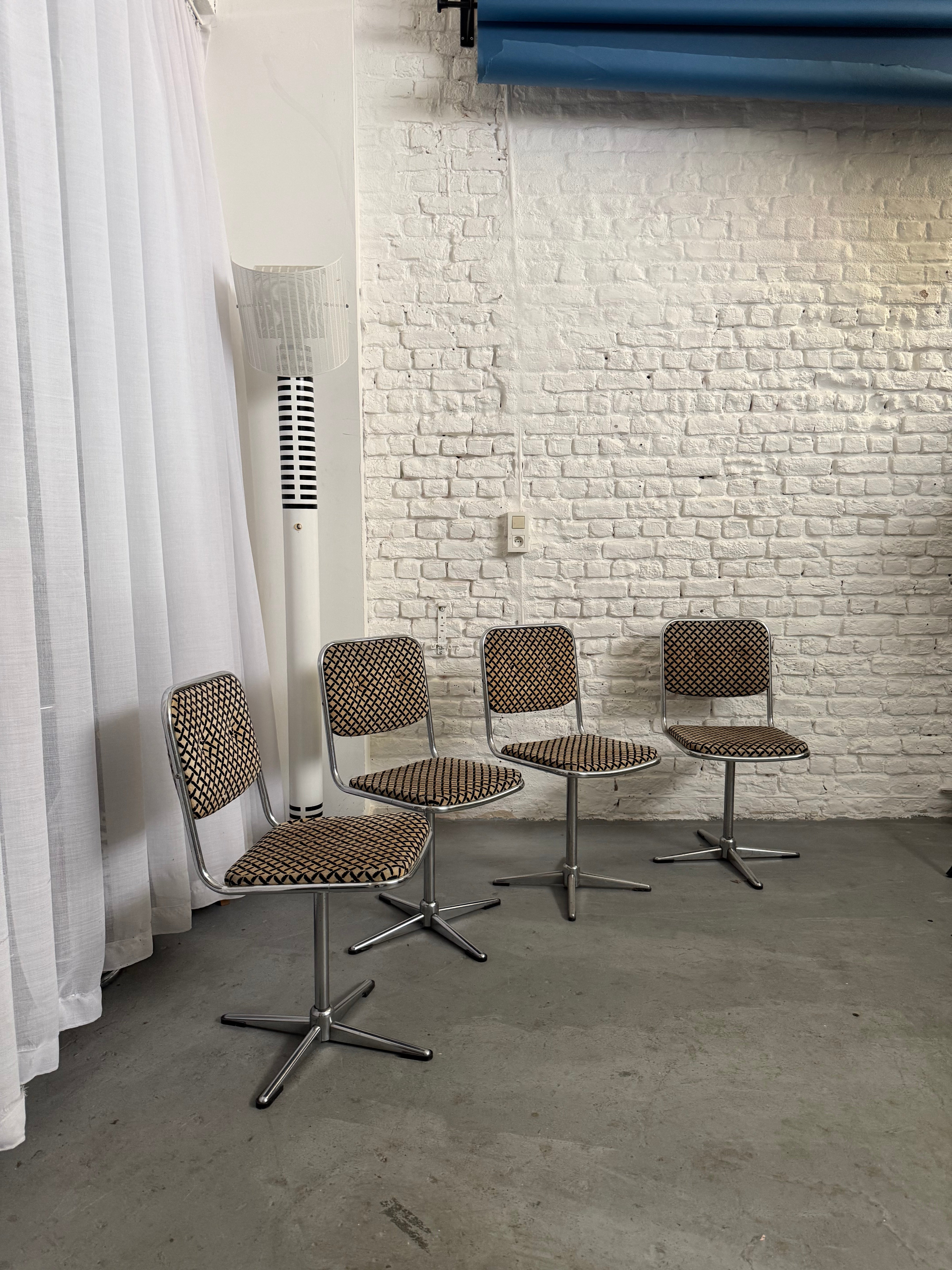 4 chaises 1970