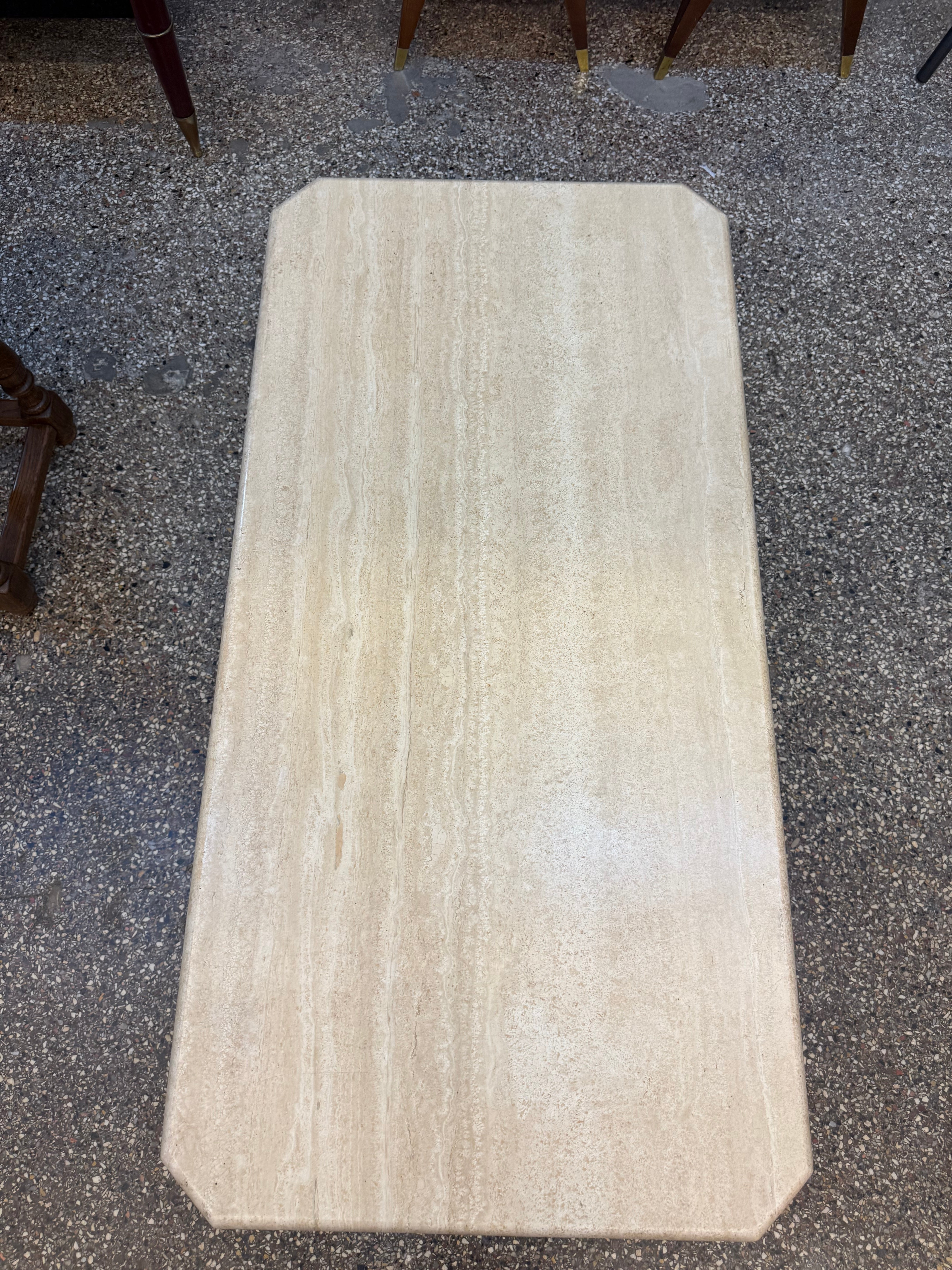 Table basse en travertin
