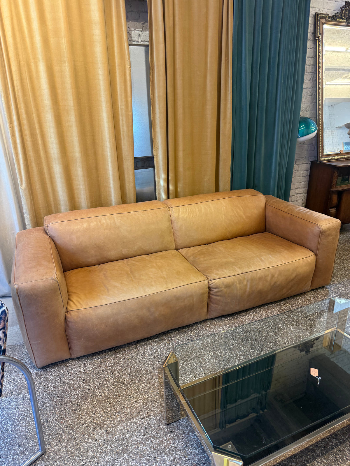 Fauteuil en cuir cognac de la marque Flamant