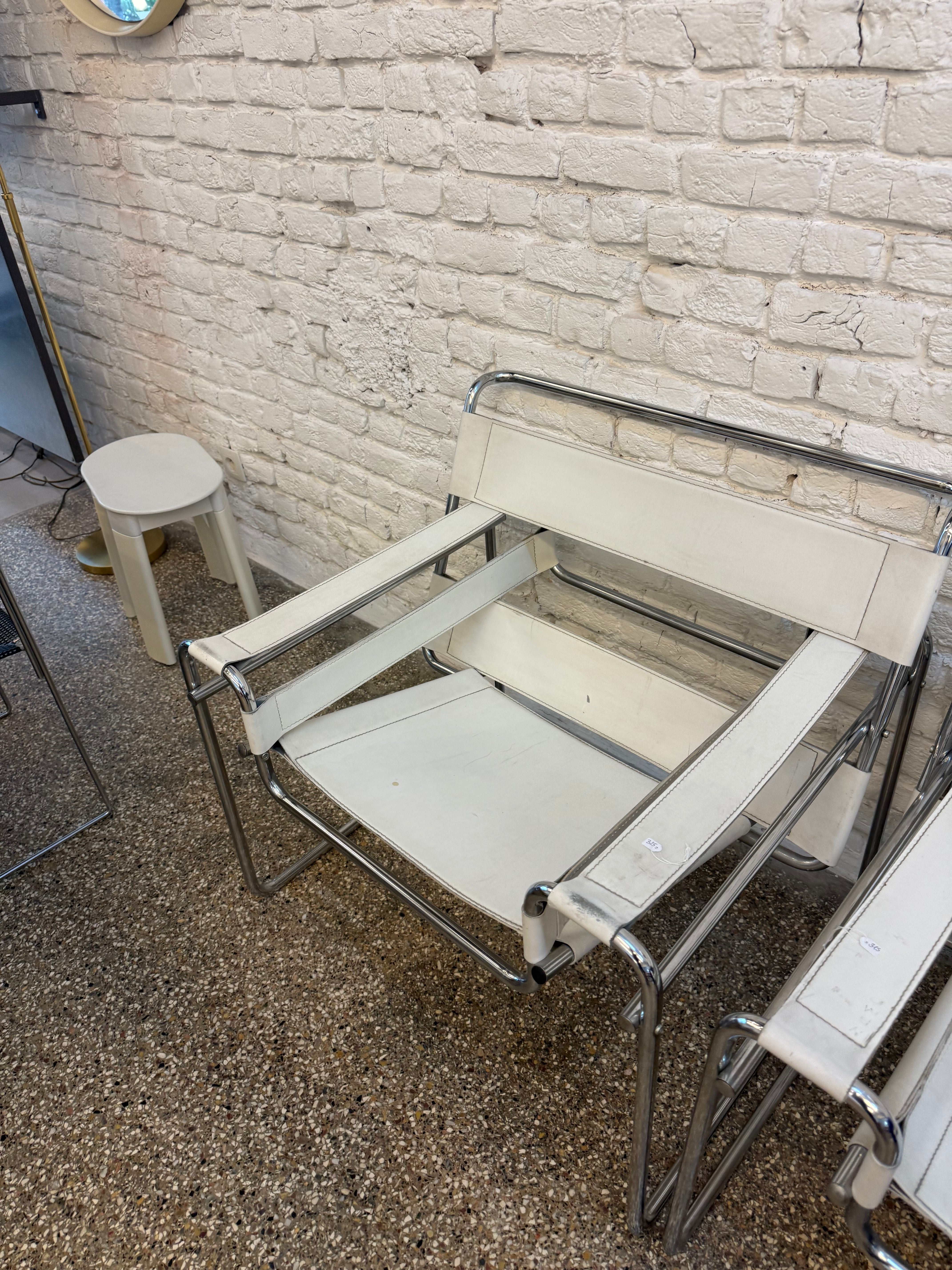 Chaise Wassily vintage blanche