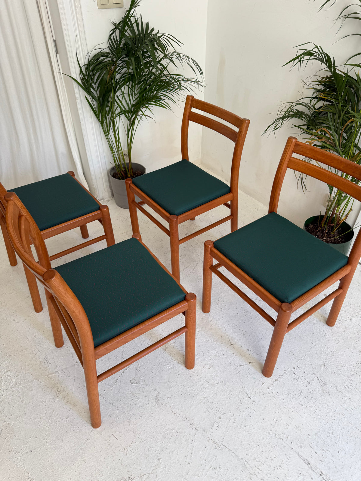 4 chaises Hedem team design en teck