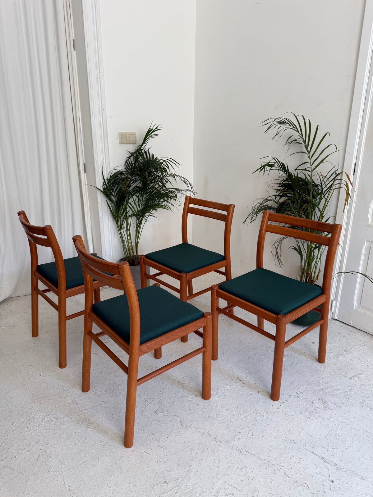 4 chaises Hedem team design en teck