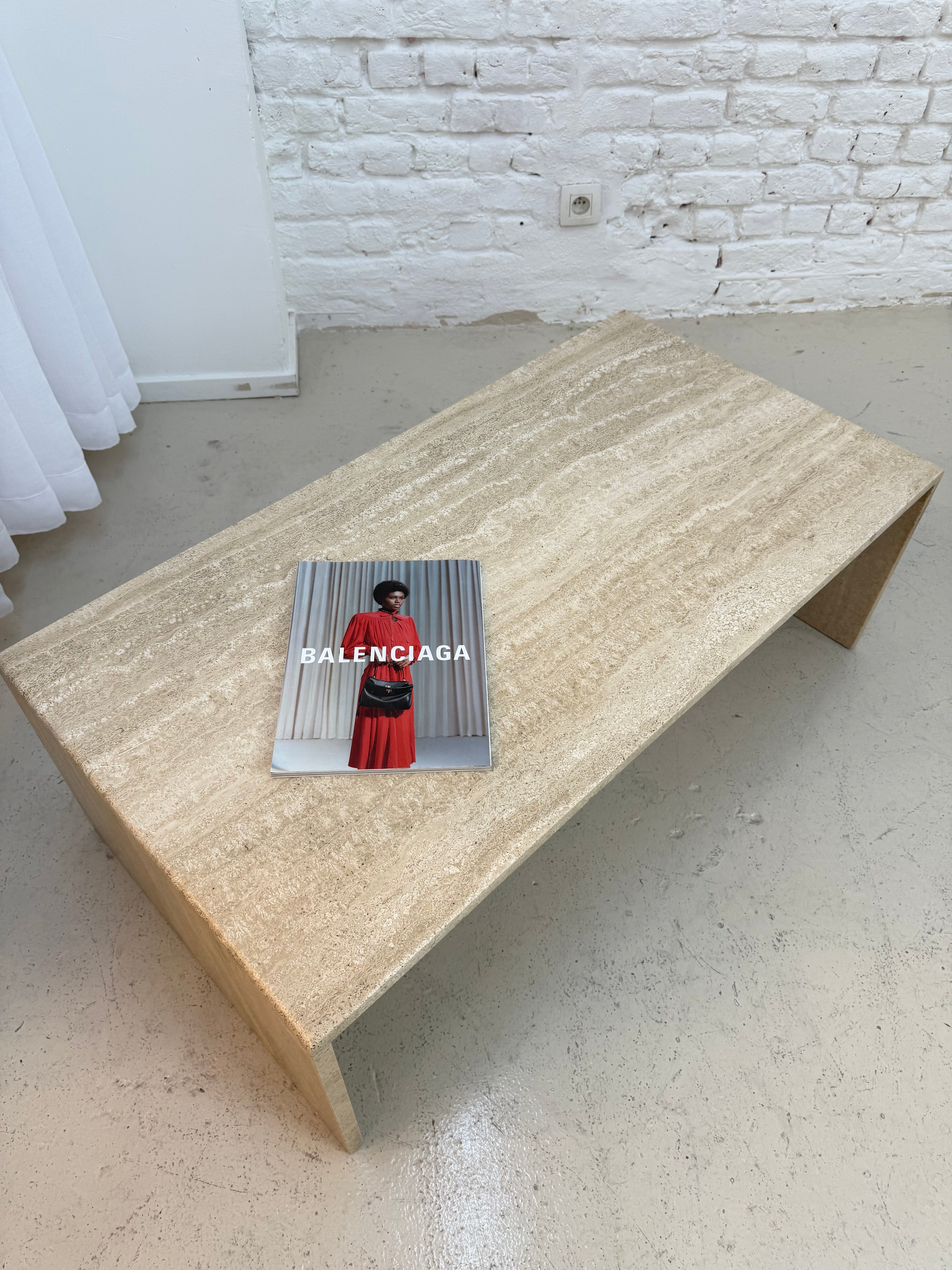 Table de salon en travertin