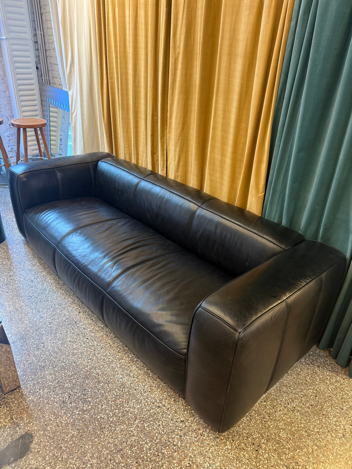 Fauteuil en cuir de la marque FLAMANT