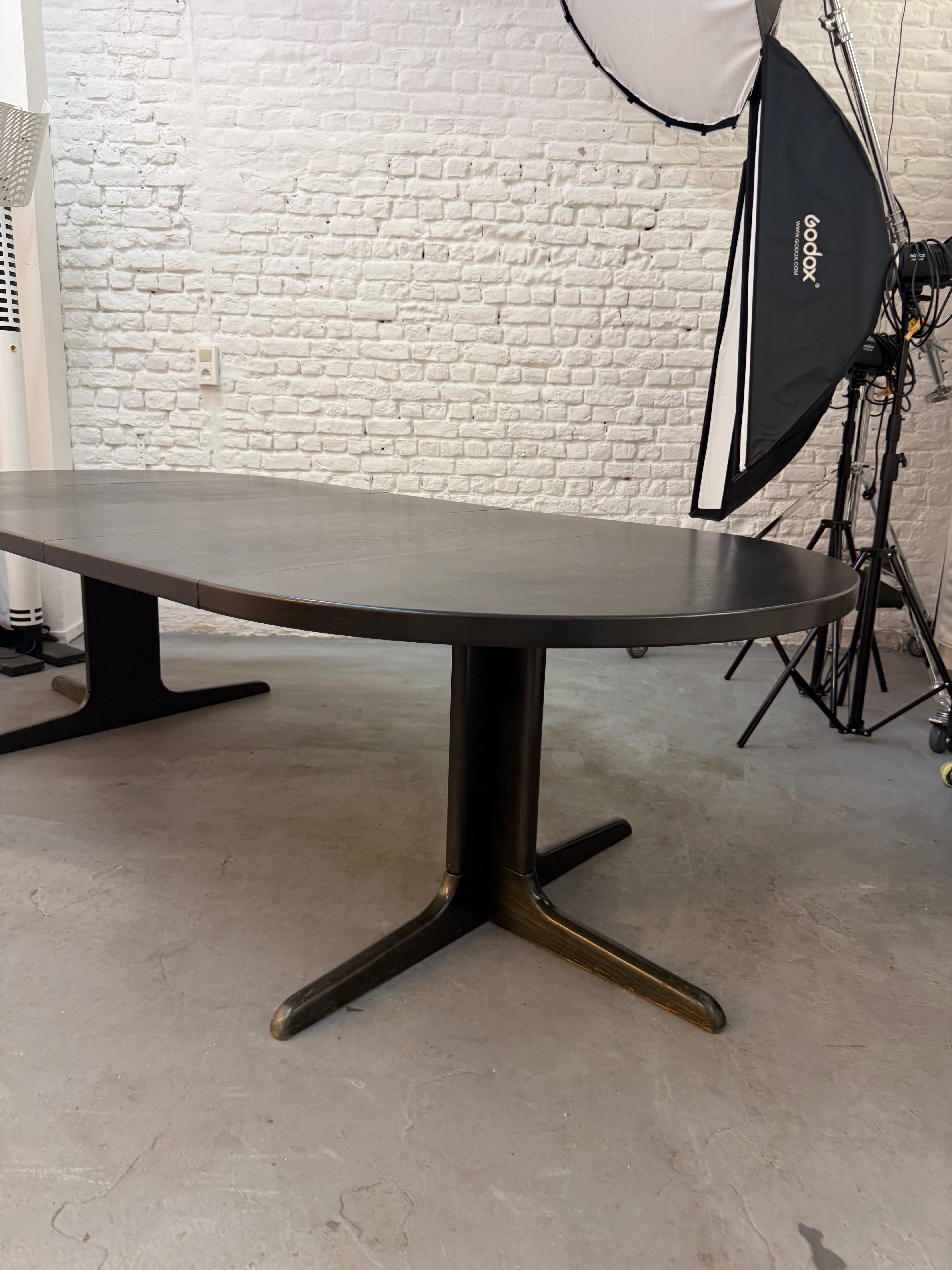 Table scandinave en bois noir