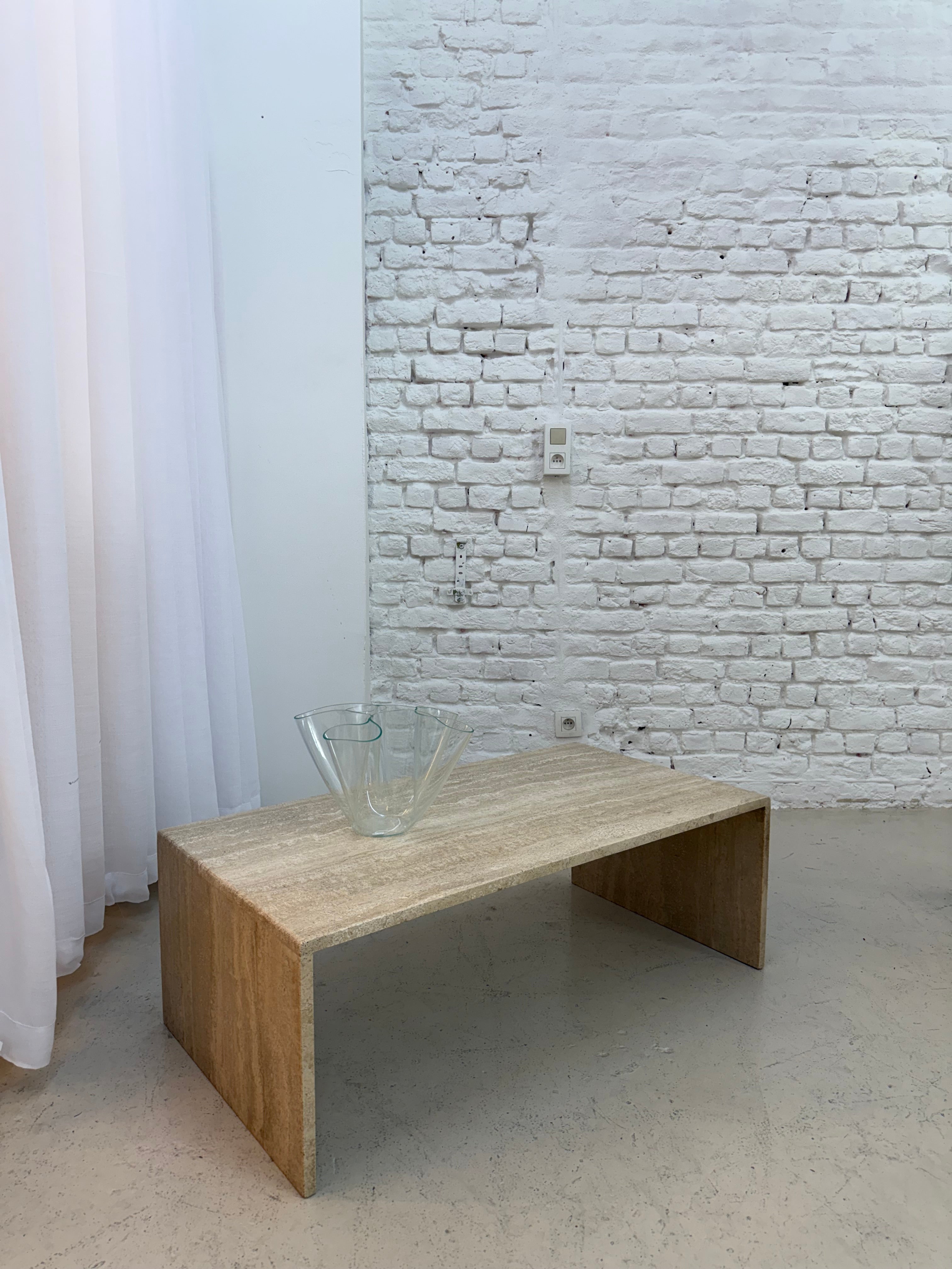 Table de salon en travertin
