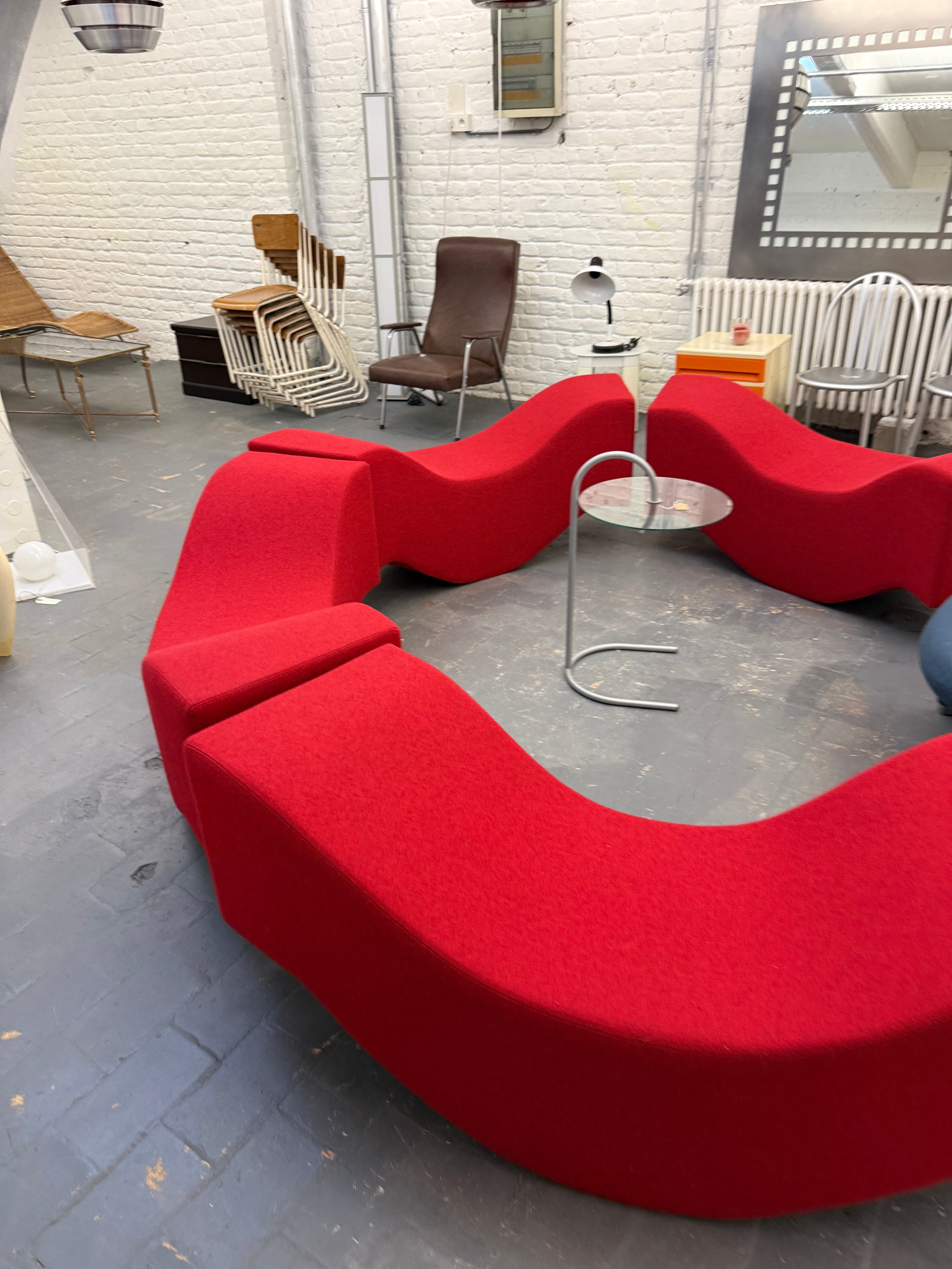 Fauteuil en vague design rouge et tissu