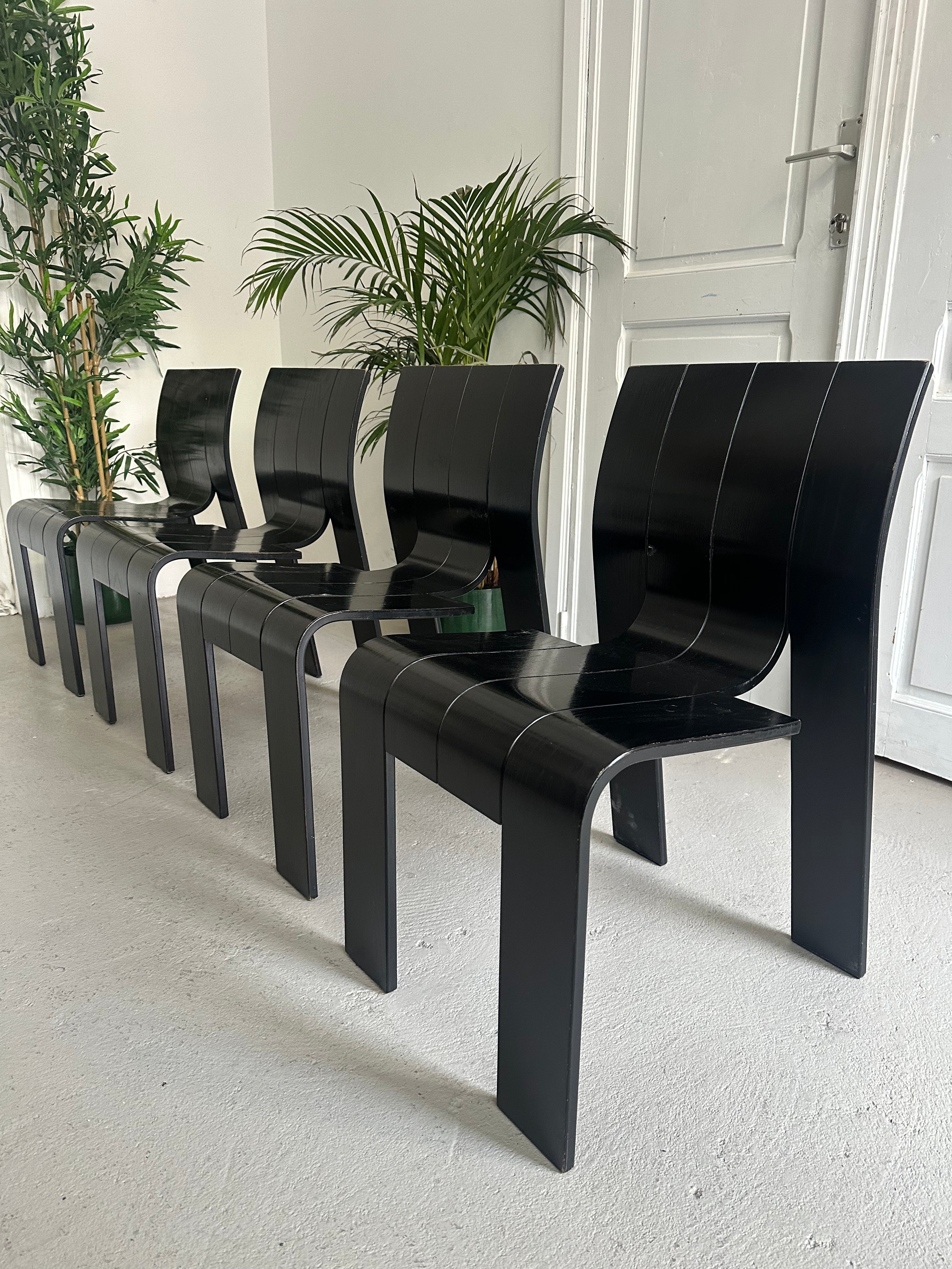 4 chaises noires Gijs Bakker