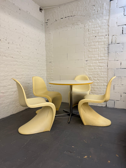 4 chaise design en plastique