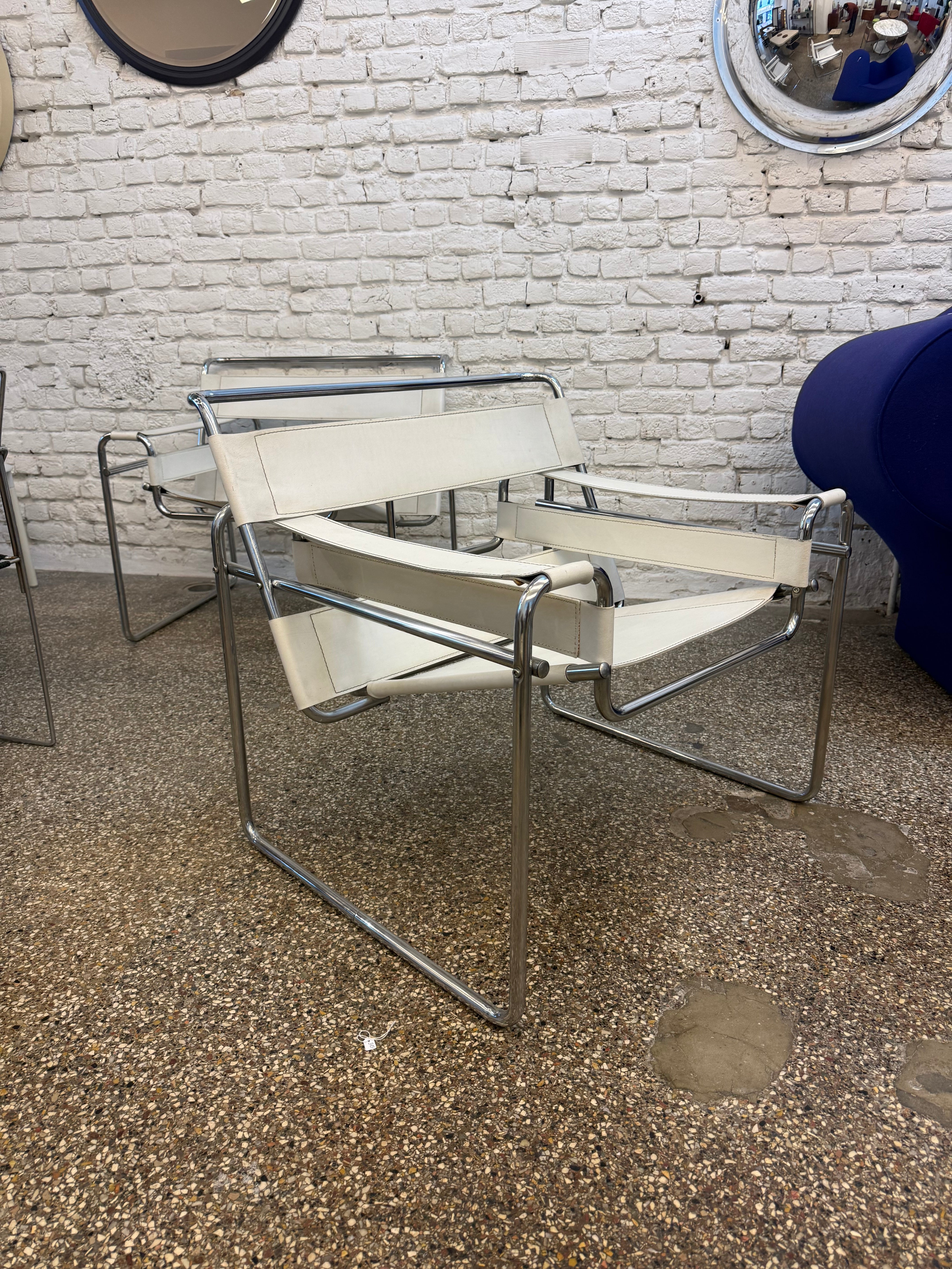 Chaise Wassily vintage blanche