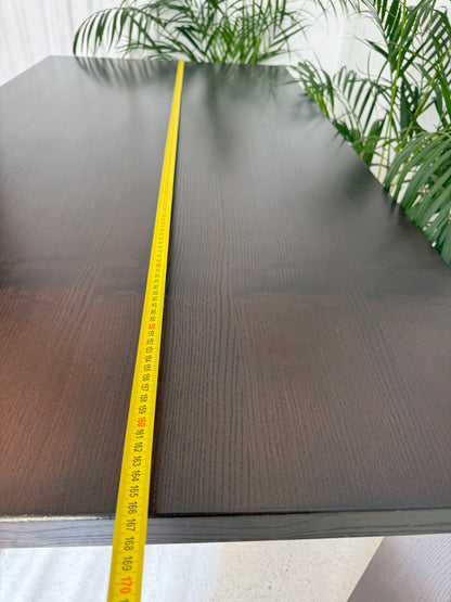 Table vintage en bois marron foncé