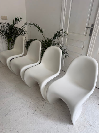 4 chaises design Vitra Panton chair S
