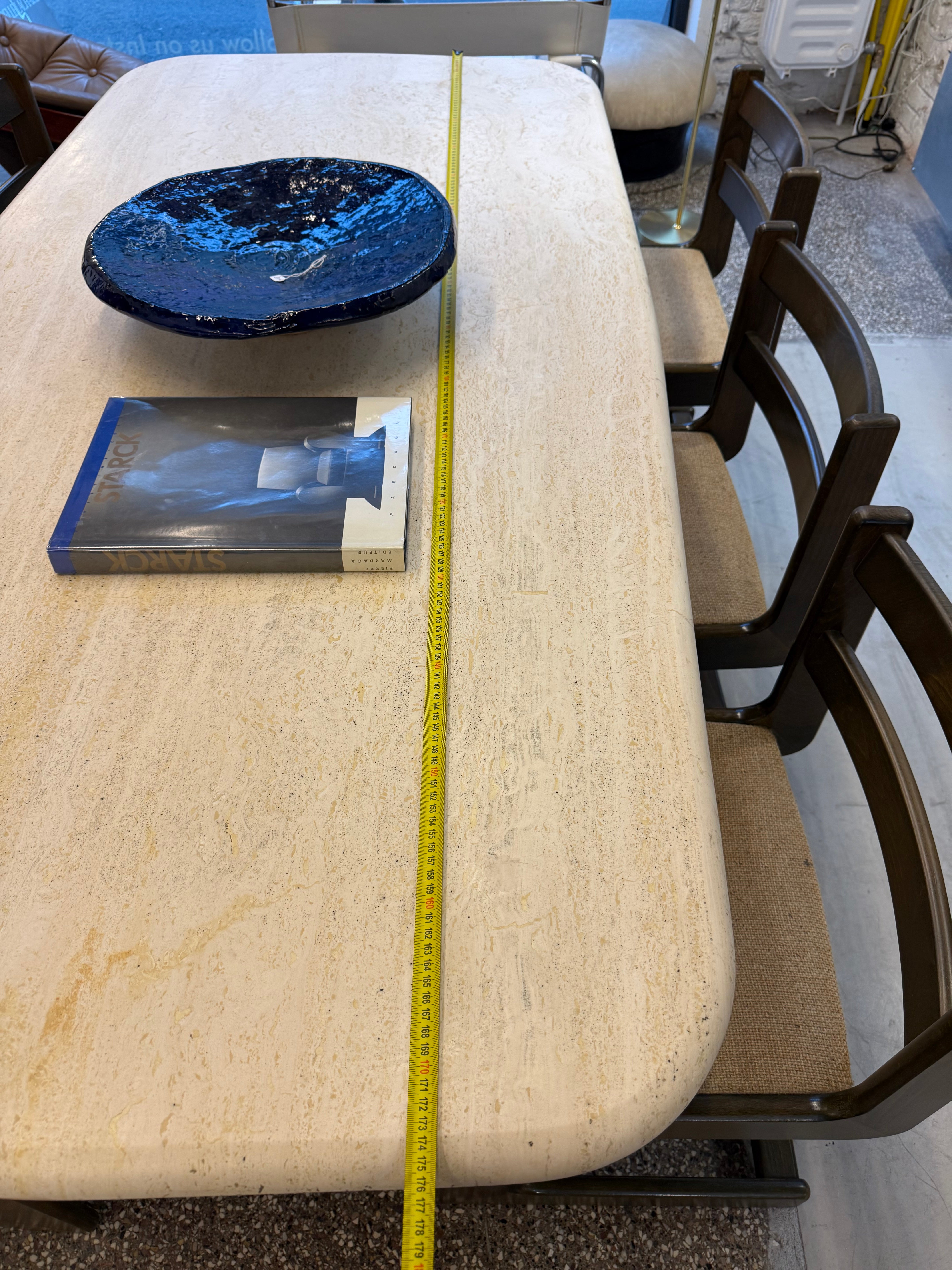 Table rectangulaire en travertin