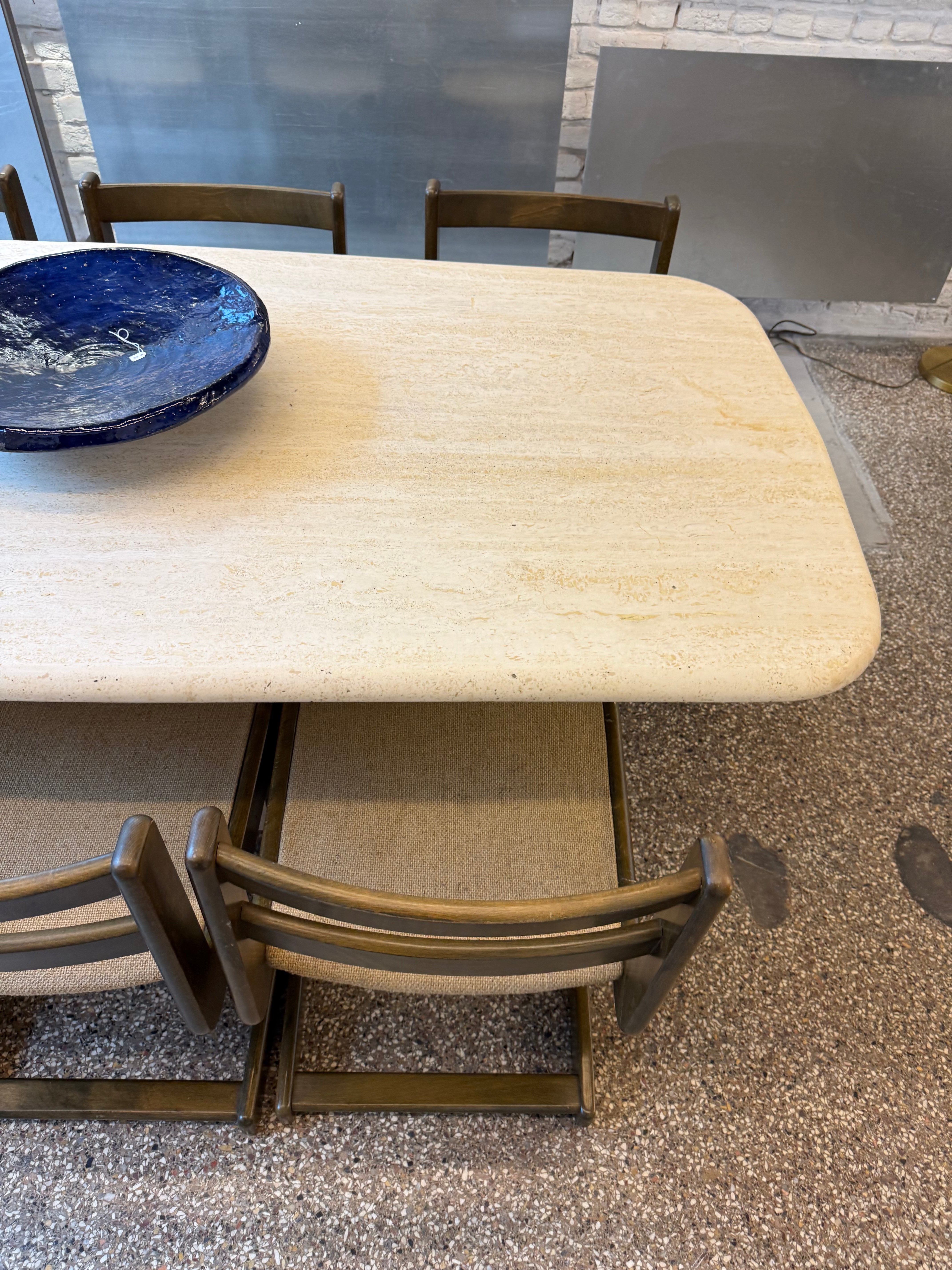 Table rectangulaire en travertin