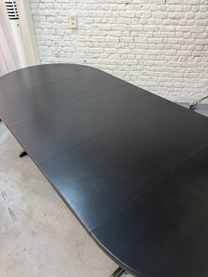 Table scandinave en bois noir