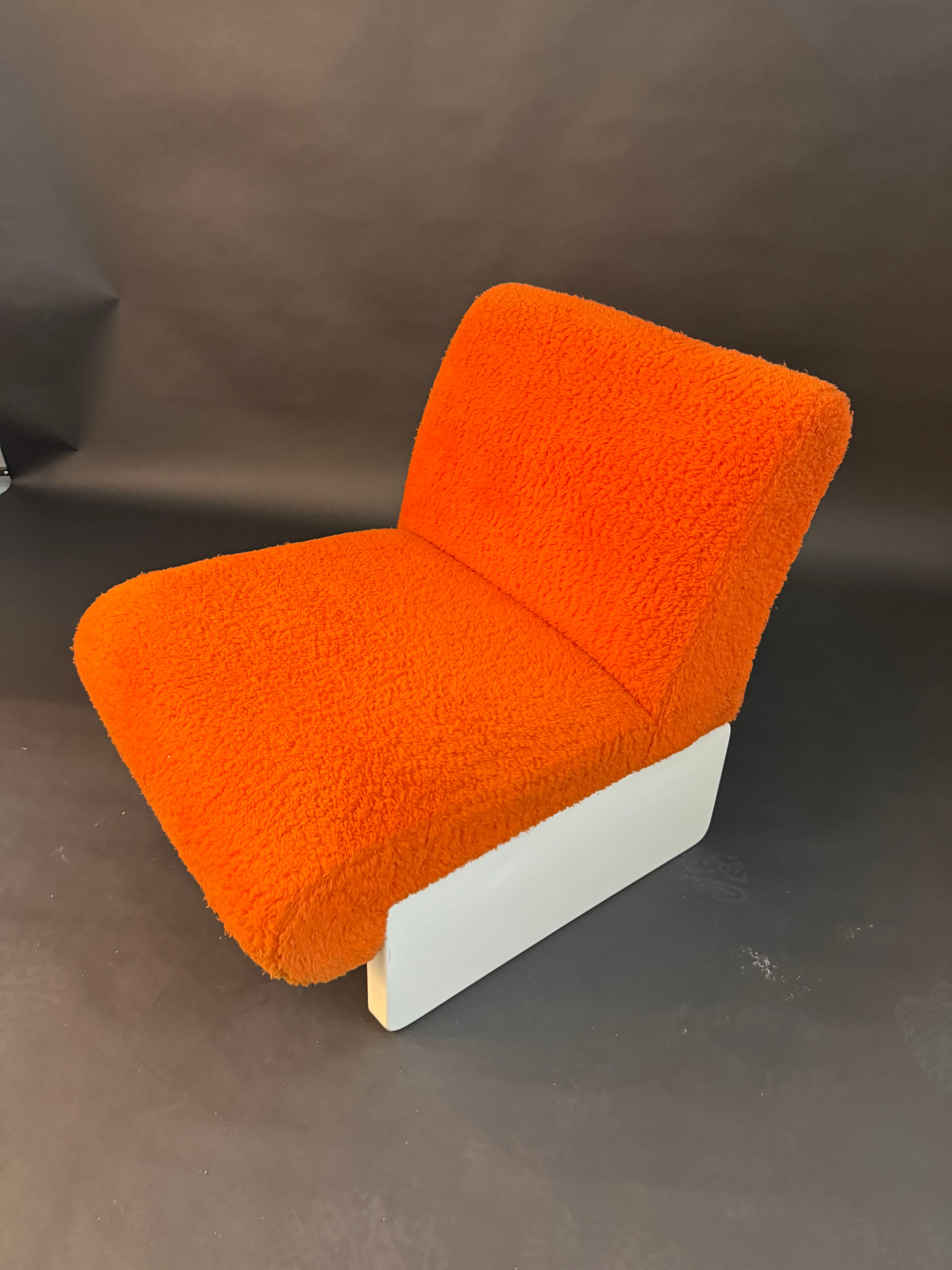 Fauteuil orange en laine Space âge