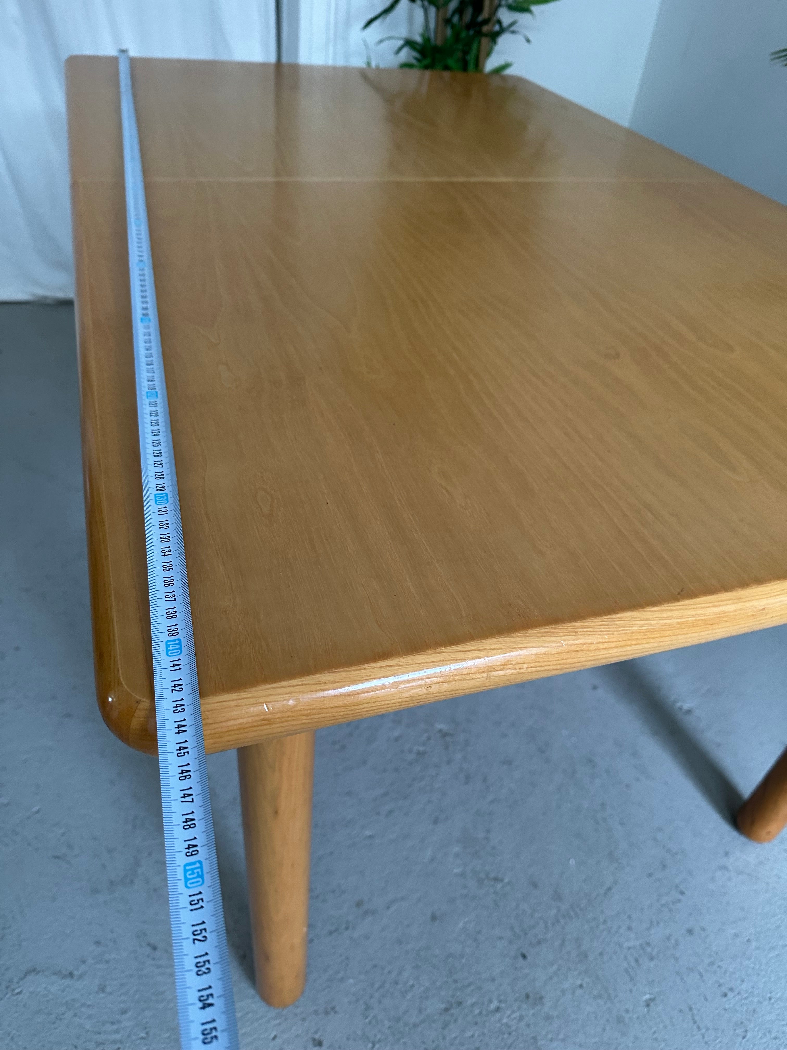 Table en bois massif extensible
