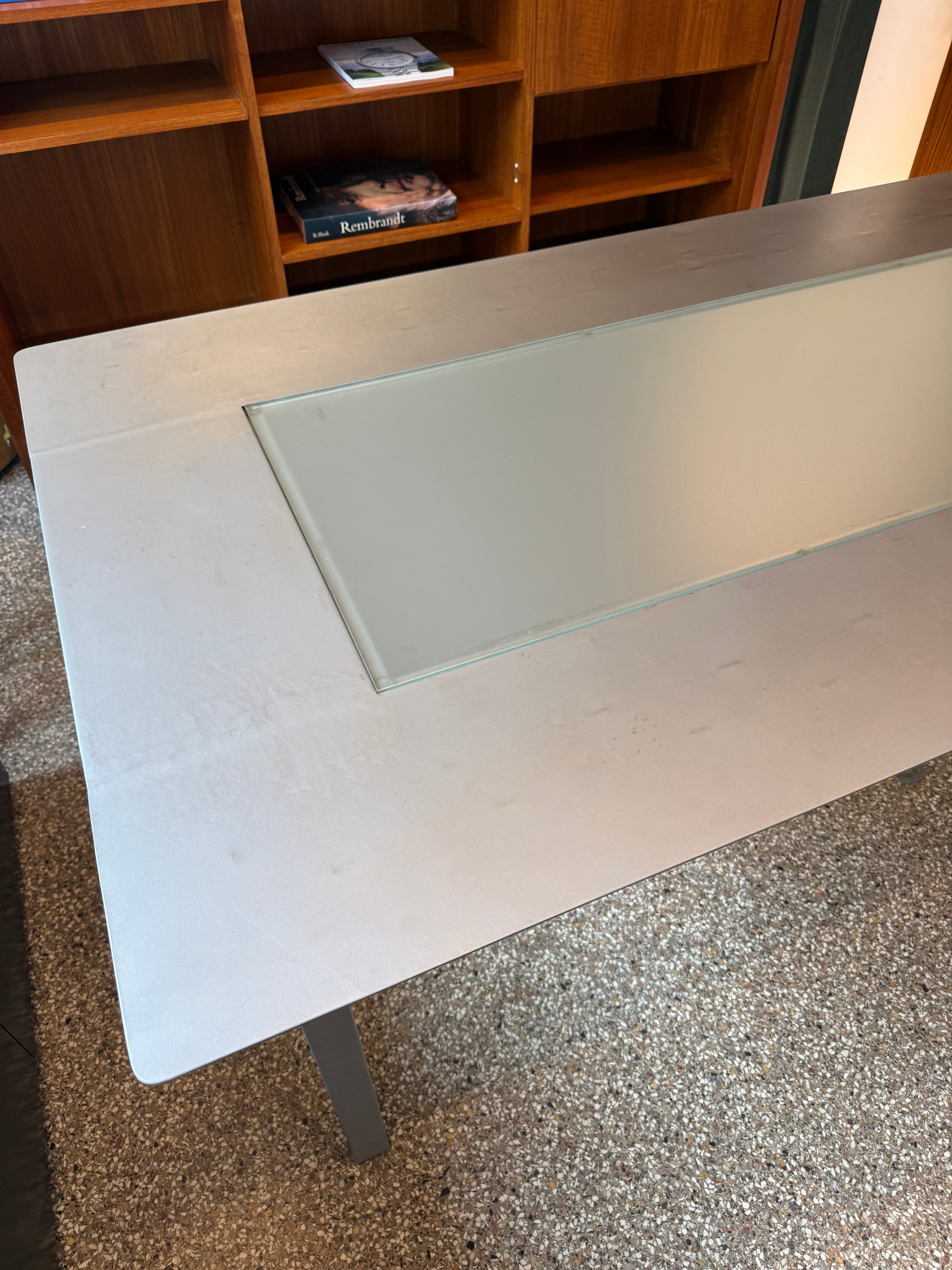 Table en inox vintage et verre fumé