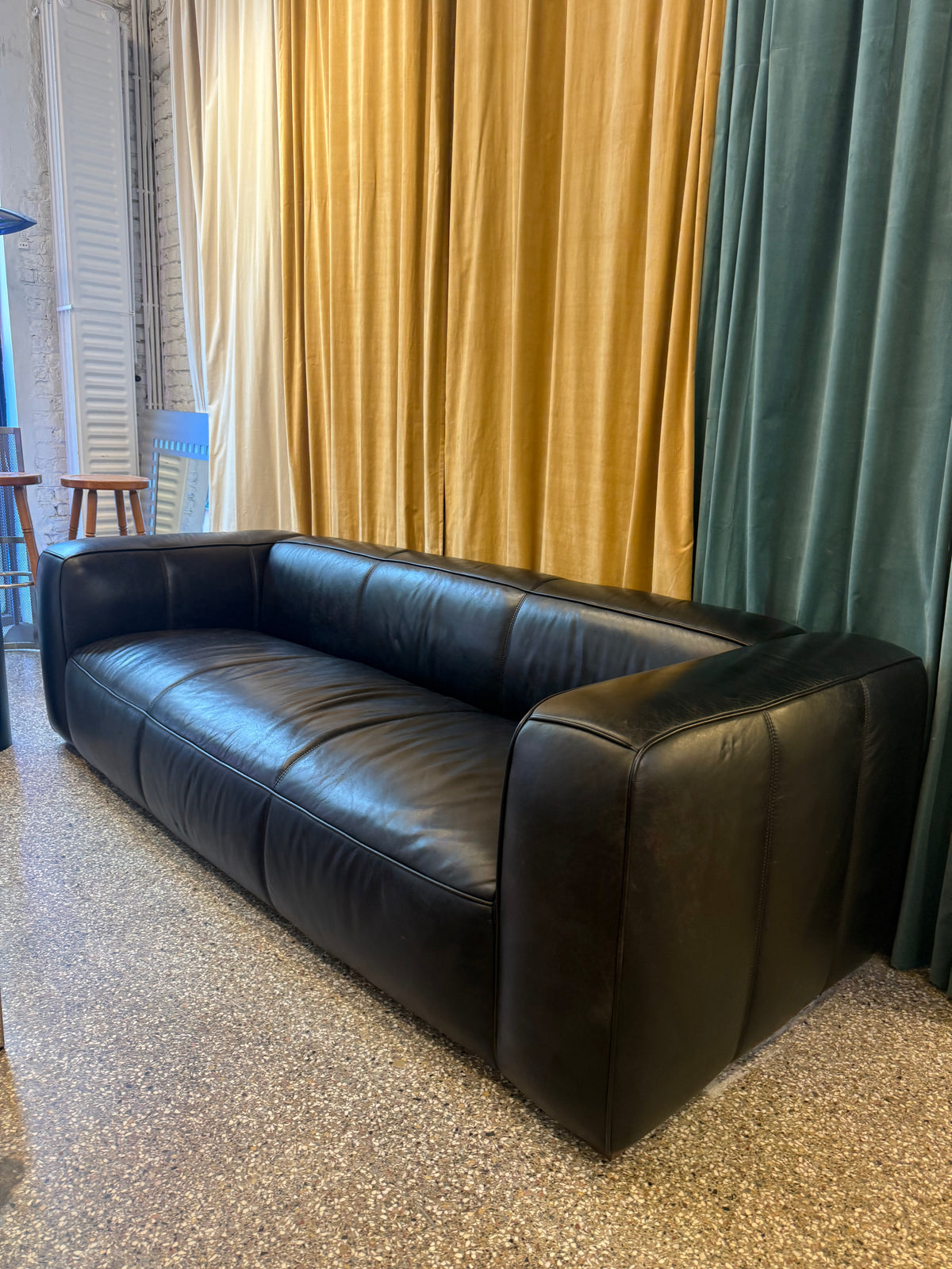 Fauteuil en cuir de la marque FLAMANT